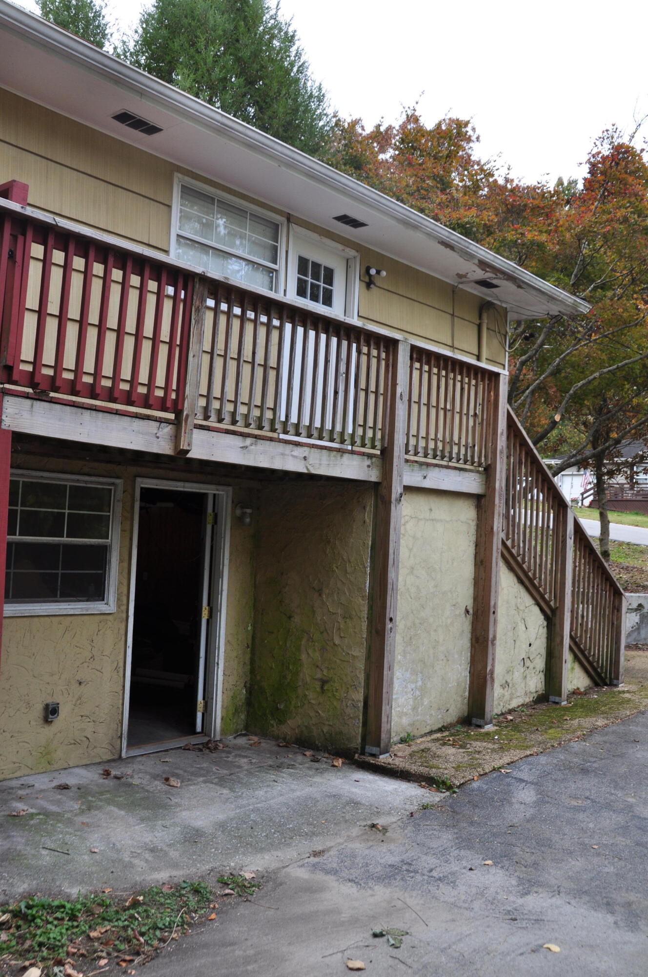 911 Lawson Street