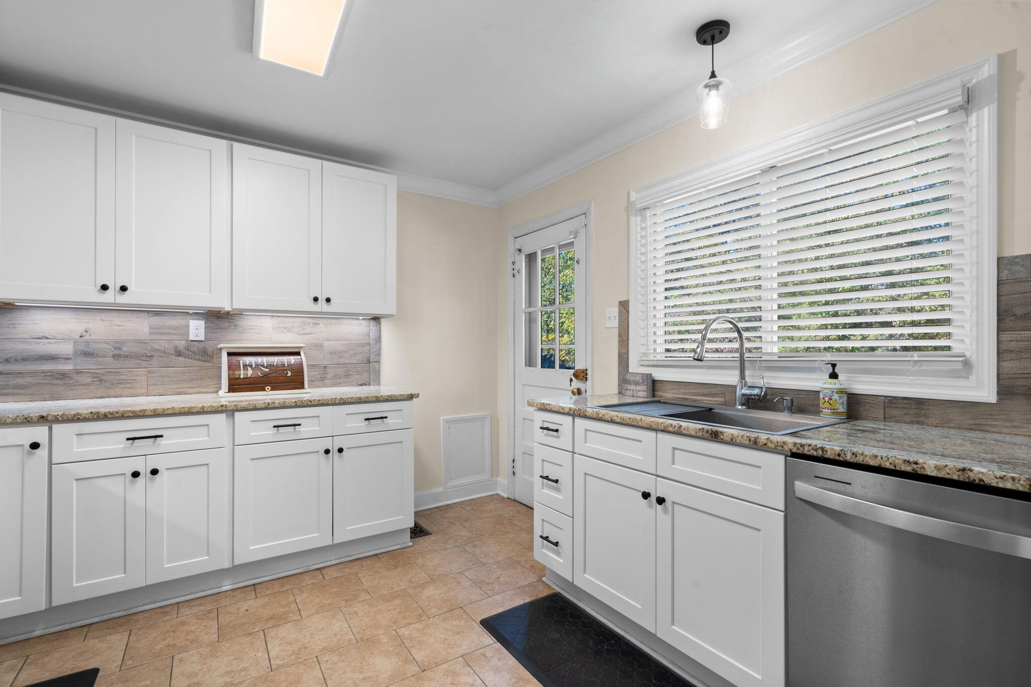 9407 N Hickory Valley Road, 15