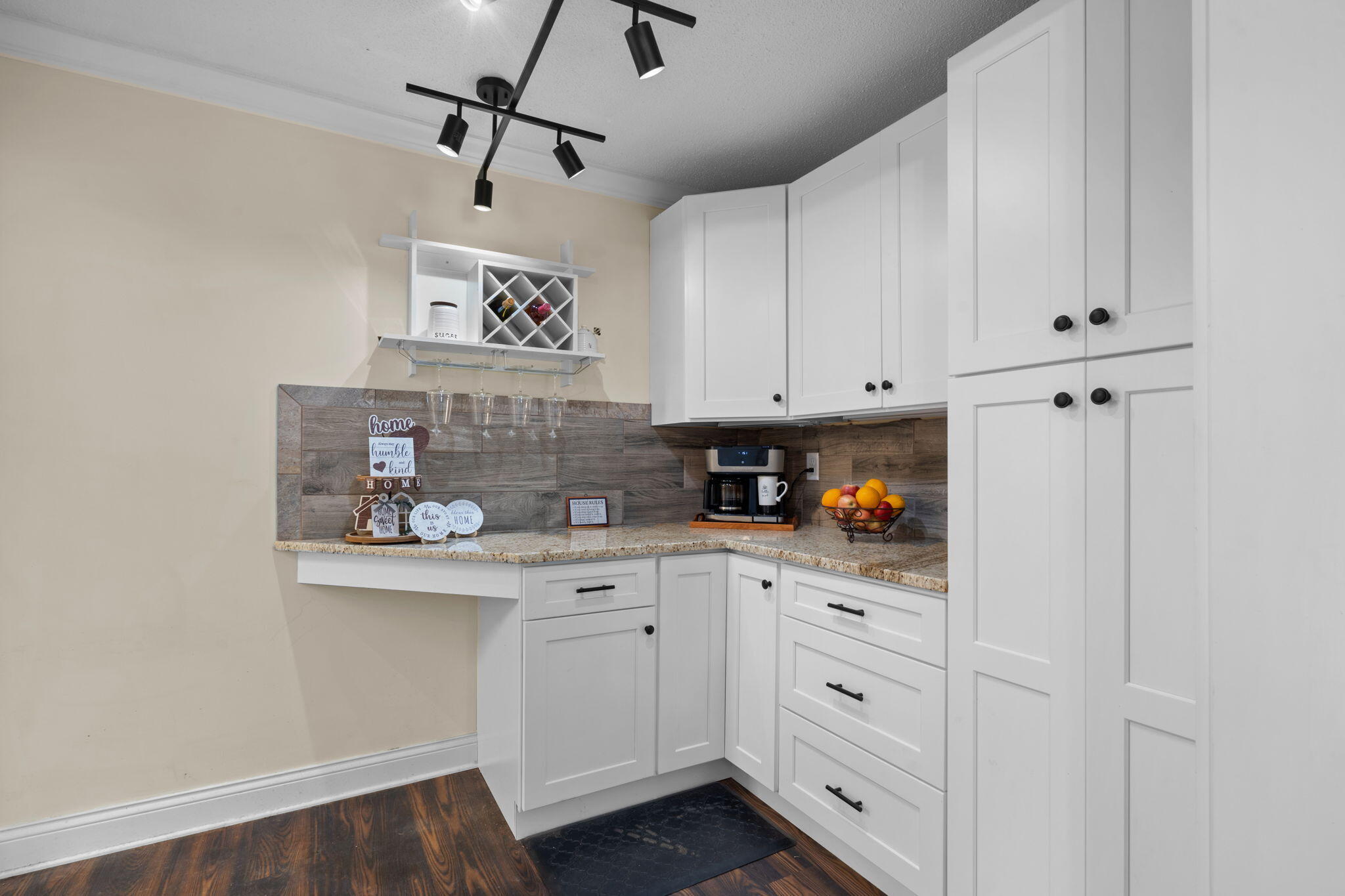 9407 N Hickory Valley Road, 15