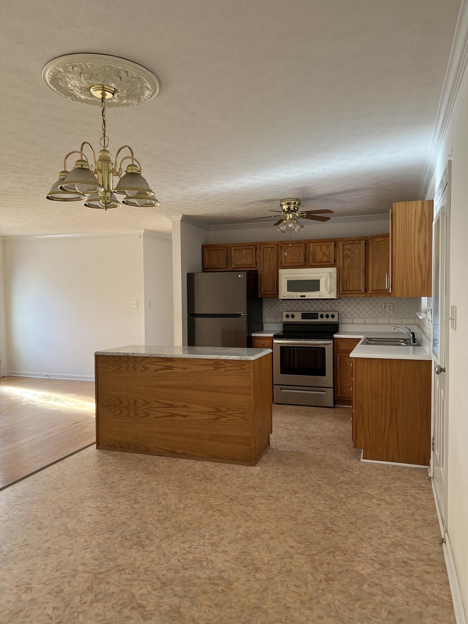 936 Crosby Lane