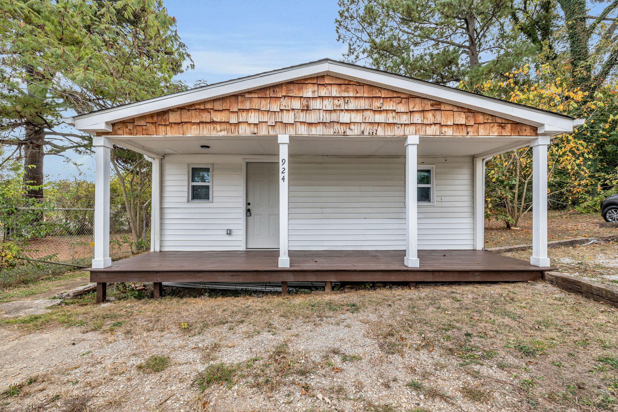 924 W 37th Street