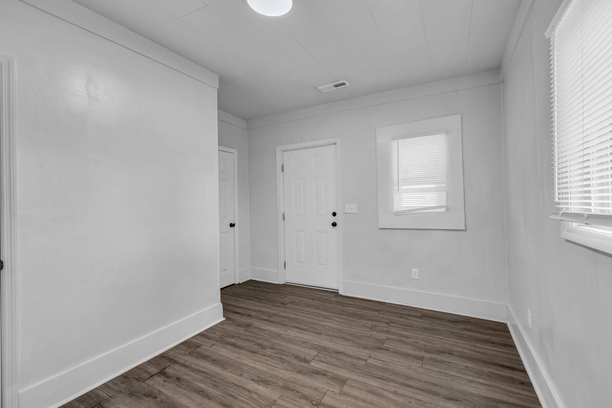 924 W 37th Street