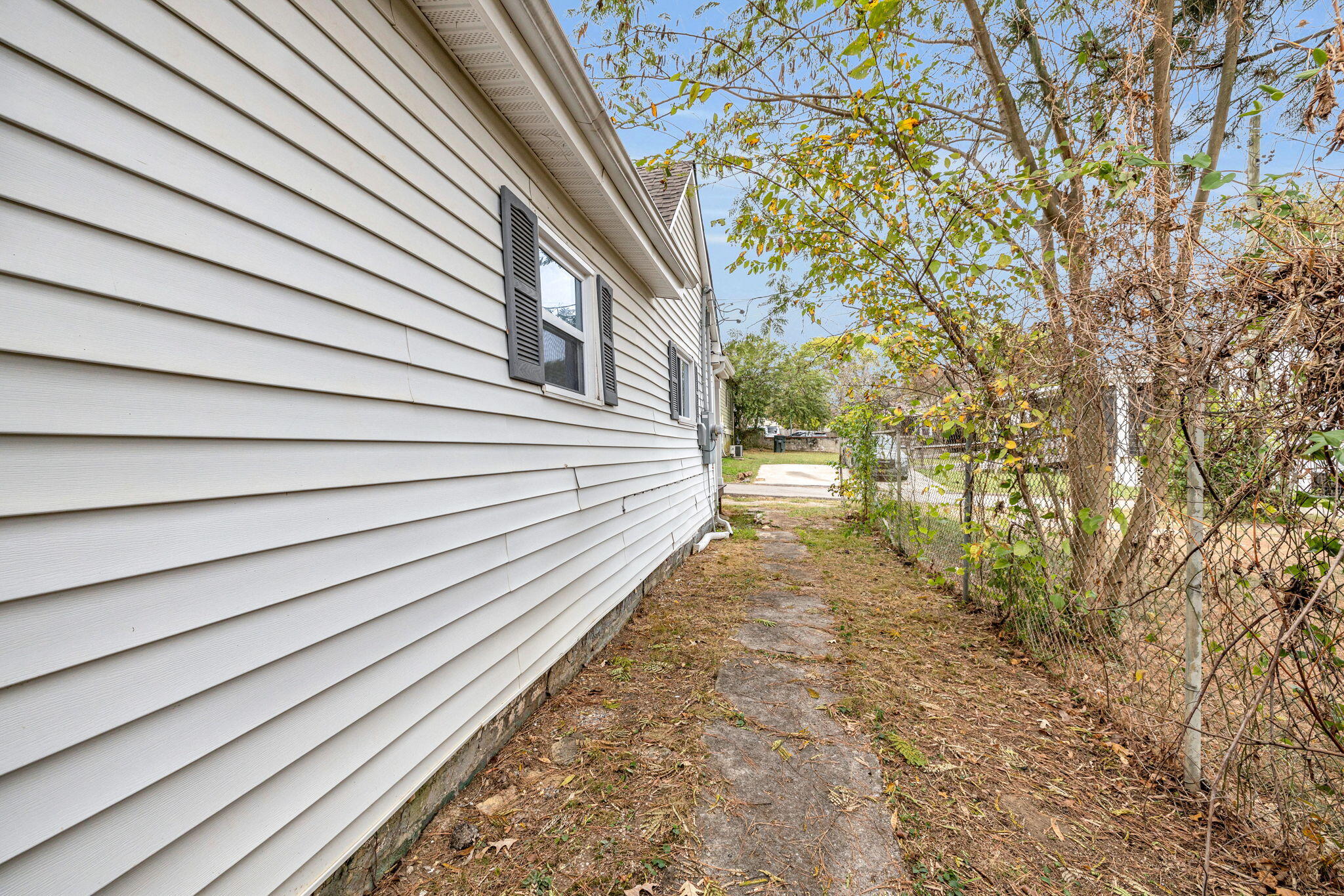924 W 37th Street