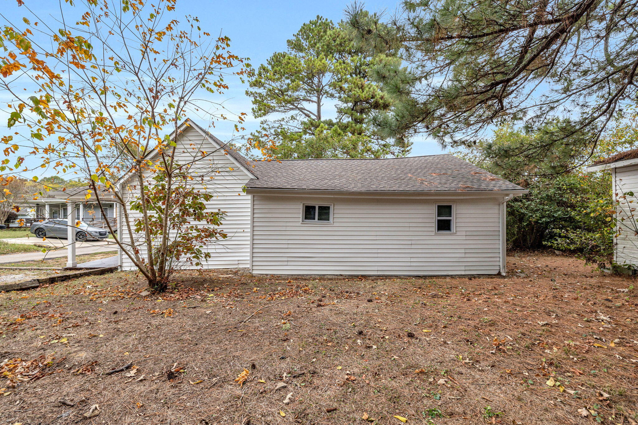 924 W 37th Street