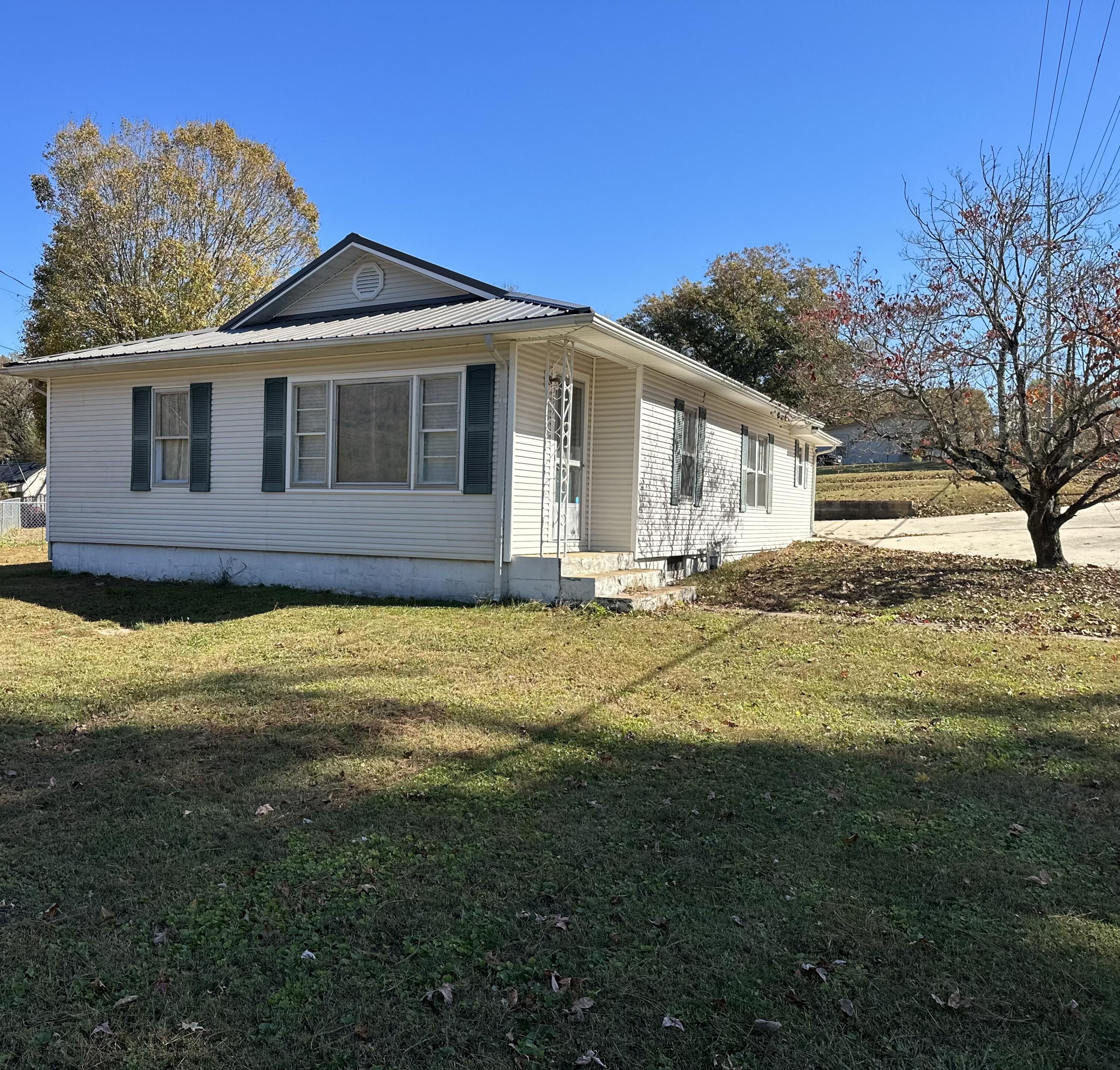369 E Illinois Avenue