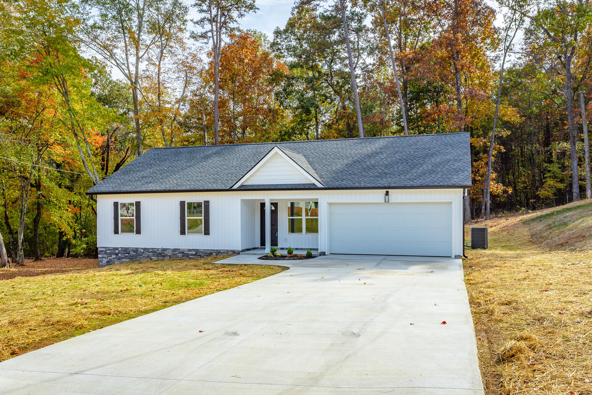 207 Darvin Lane, LaFayette