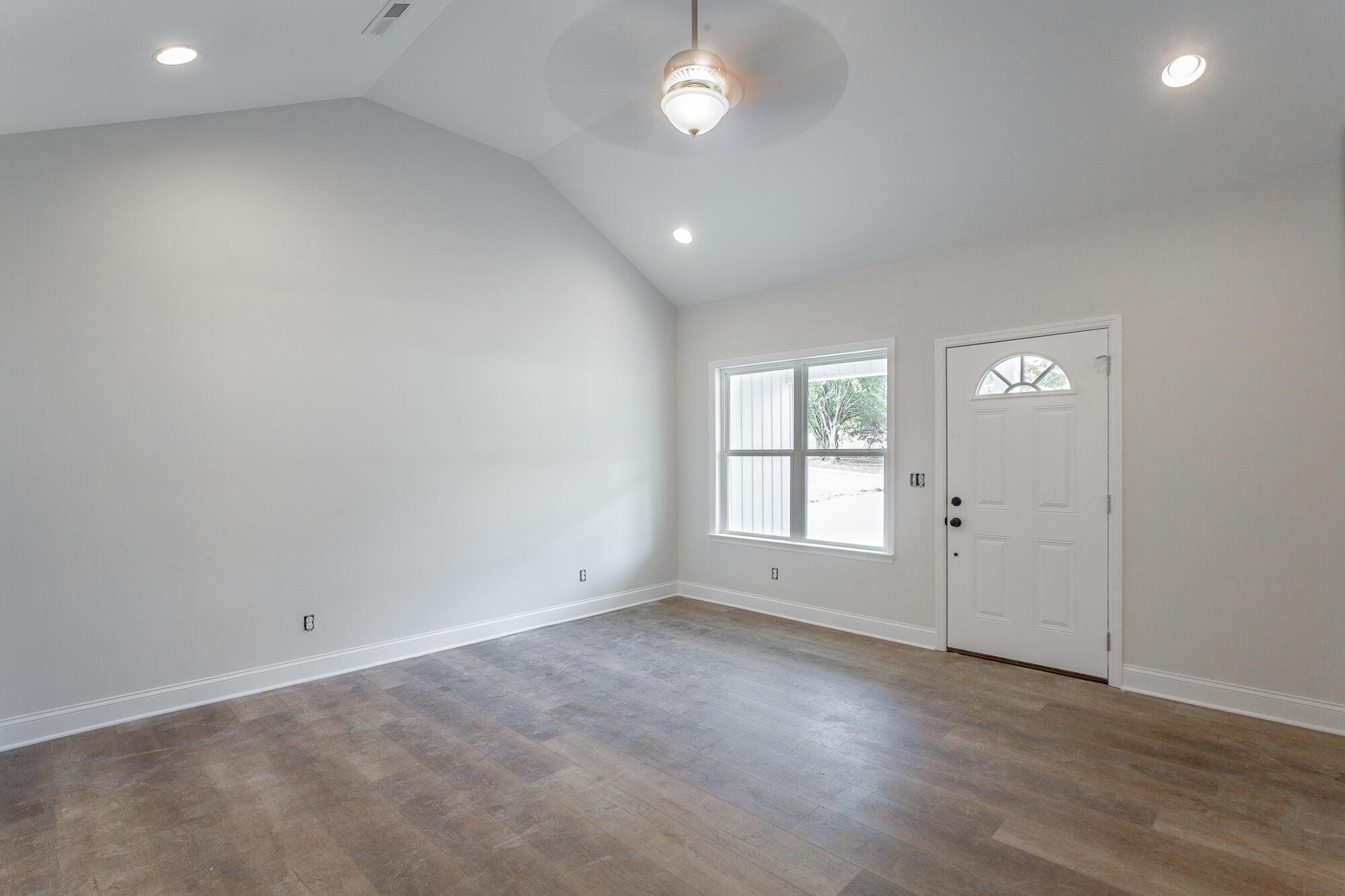 207 Darvin Lane, LaFayette
