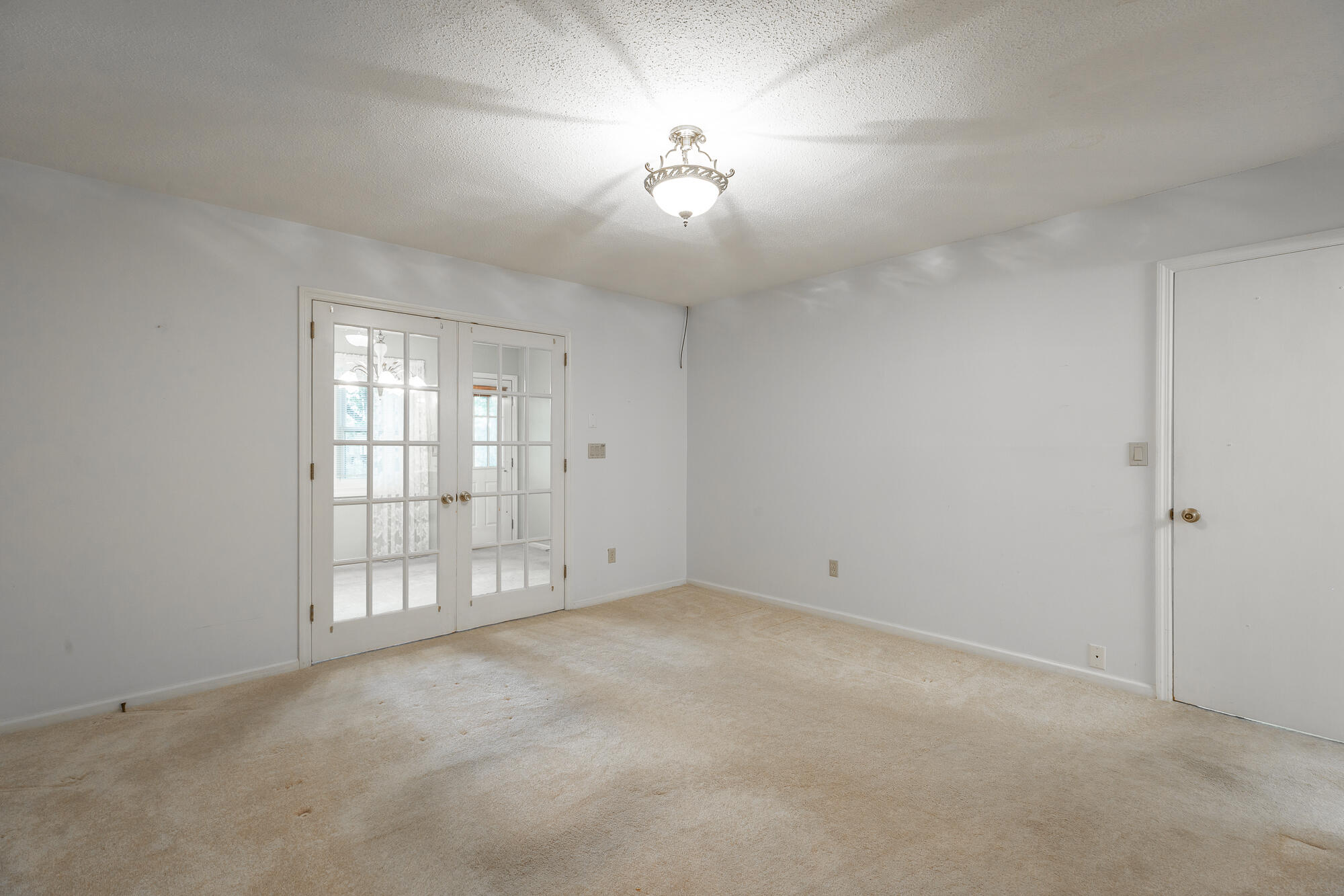 1300 Leaside Lane