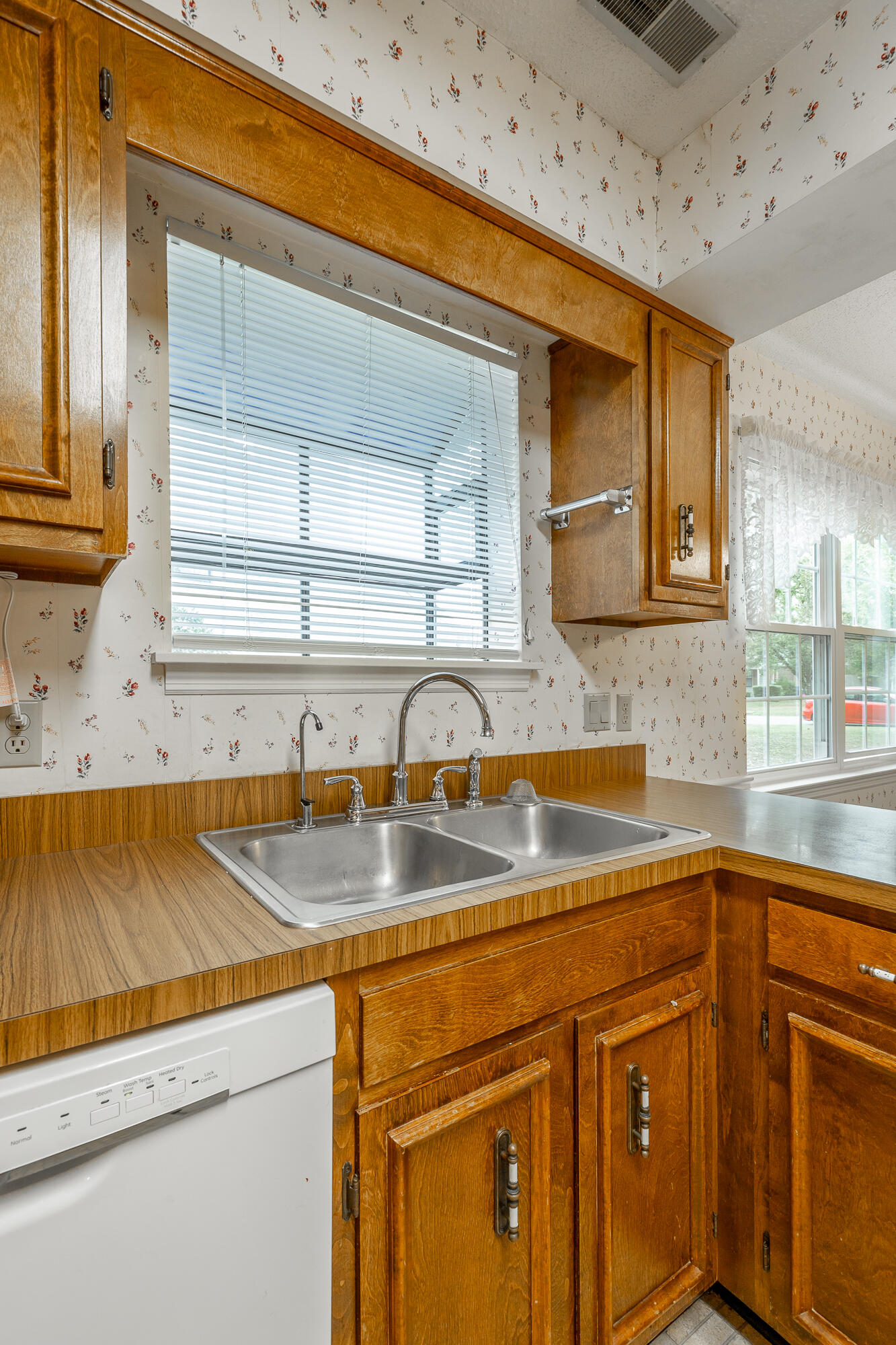 1300 Leaside Lane