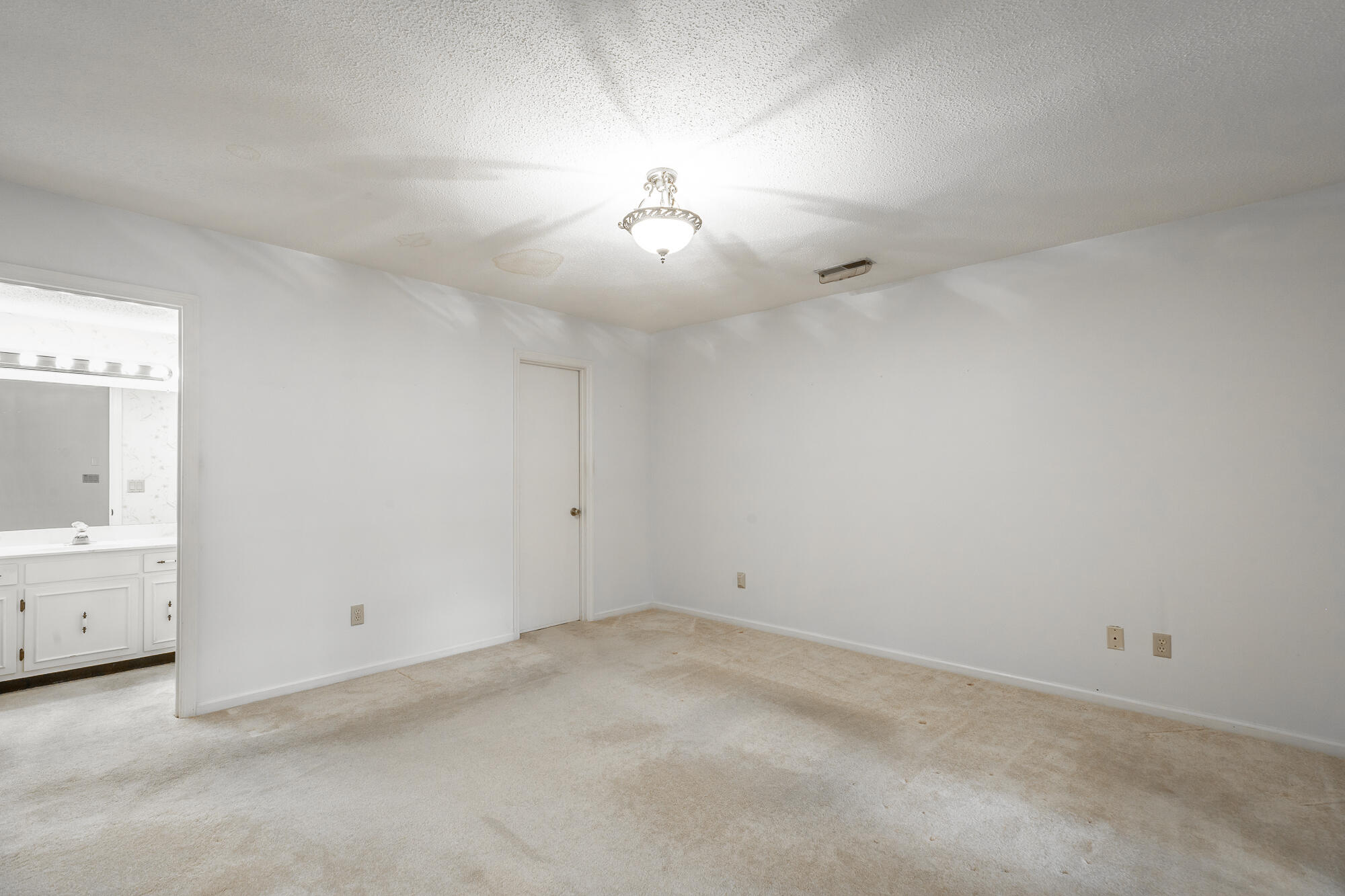 1300 Leaside Lane