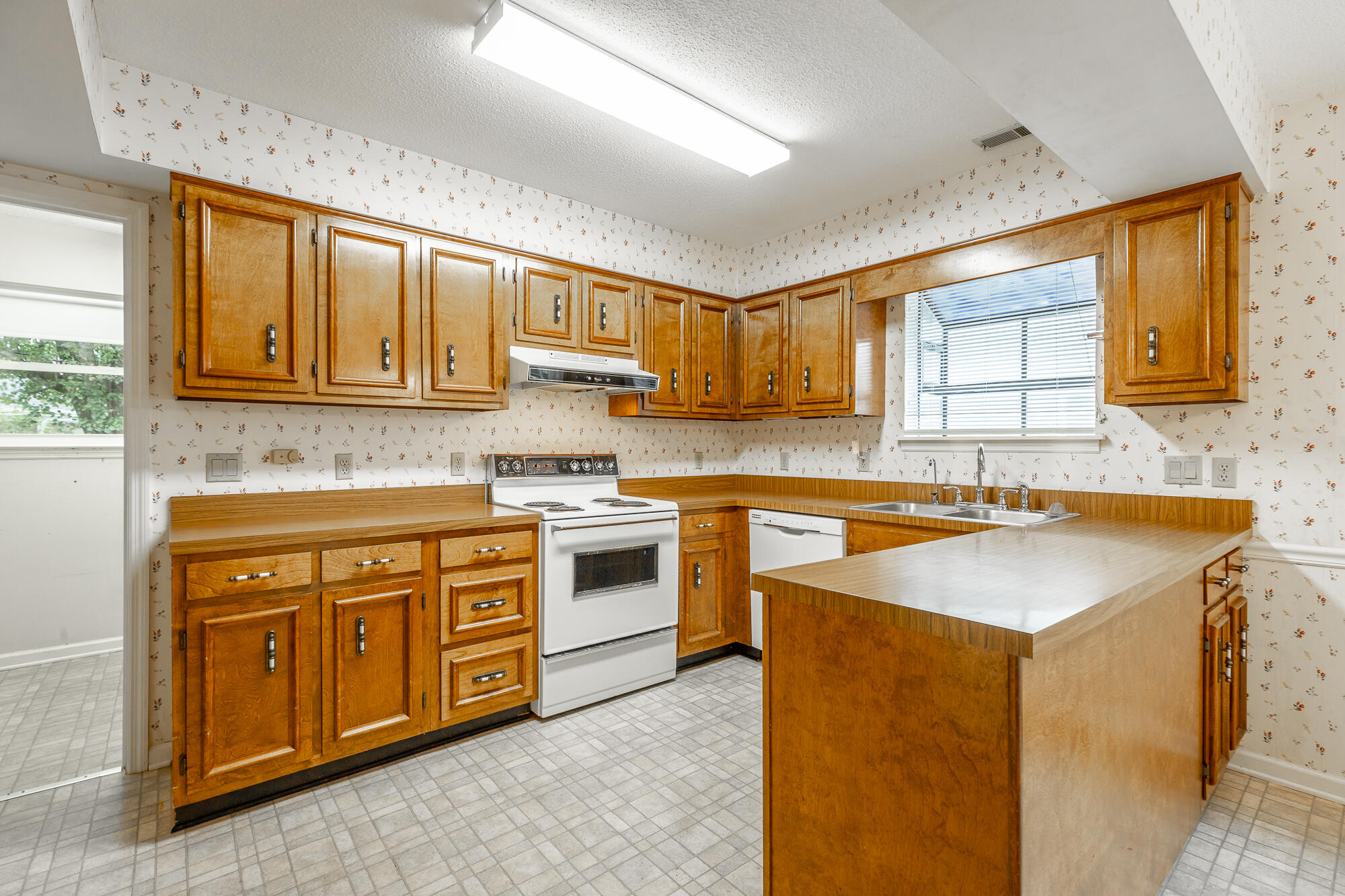 1300 Leaside Lane