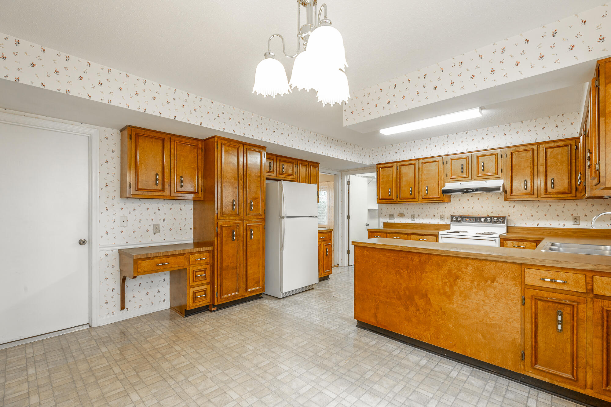 1300 Leaside Lane