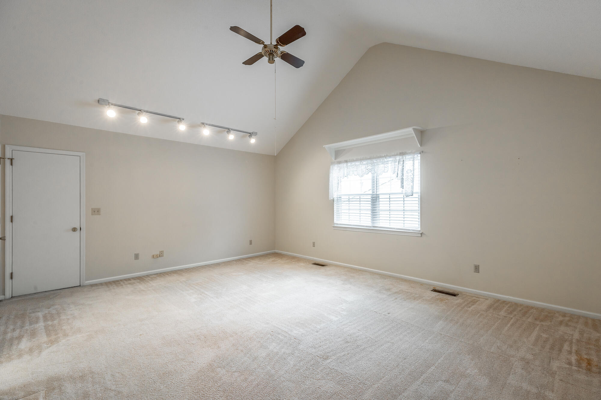 1300 Leaside Lane