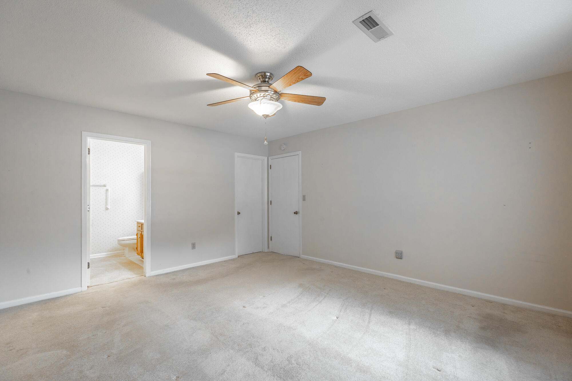 1300 Leaside Lane