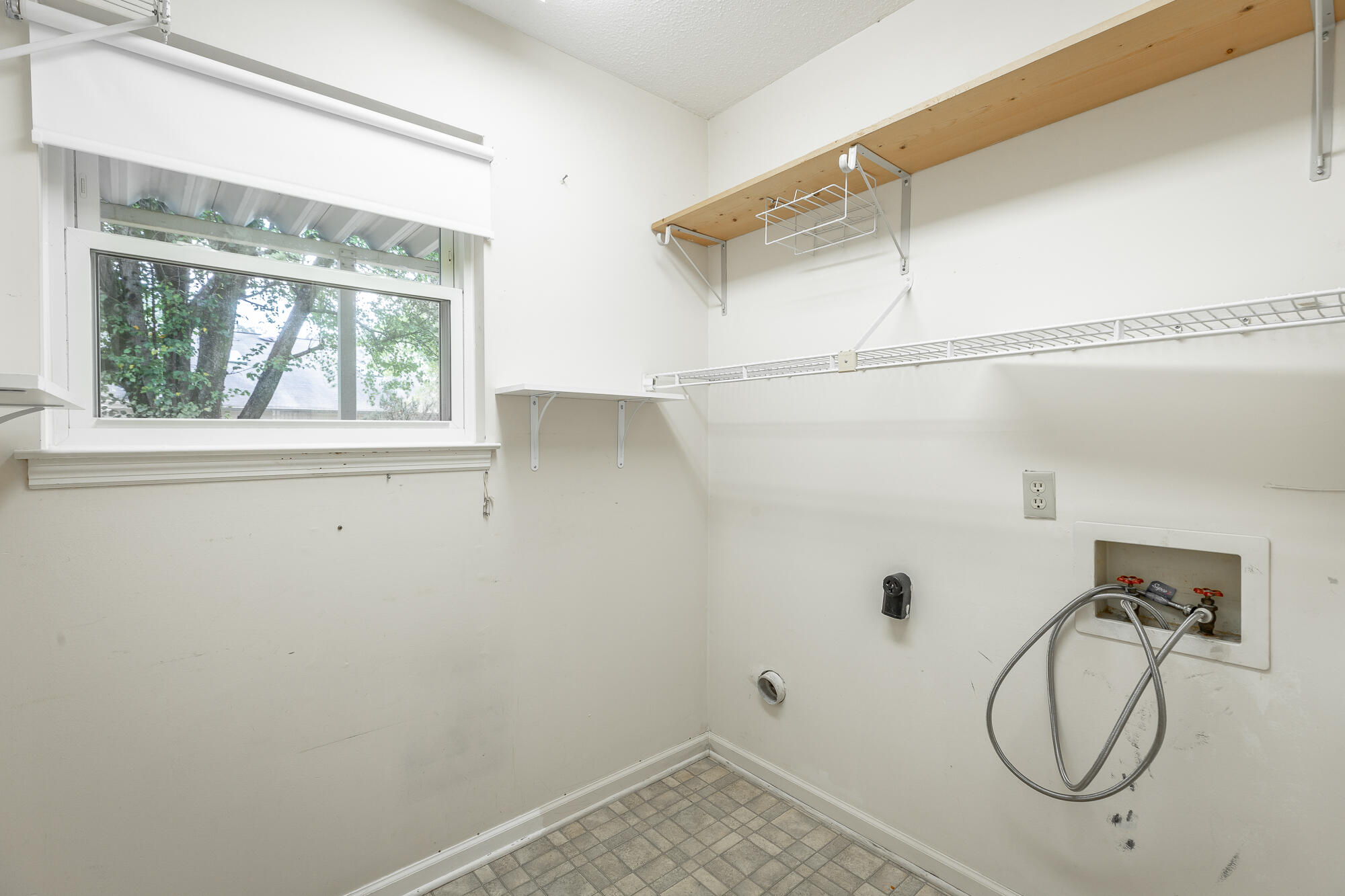1300 Leaside Lane