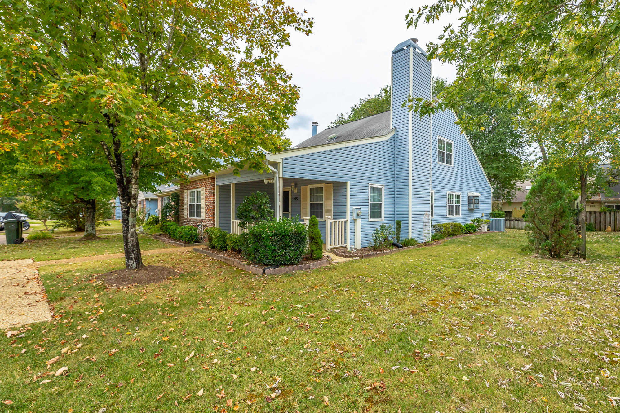 1300 Leaside Lane
