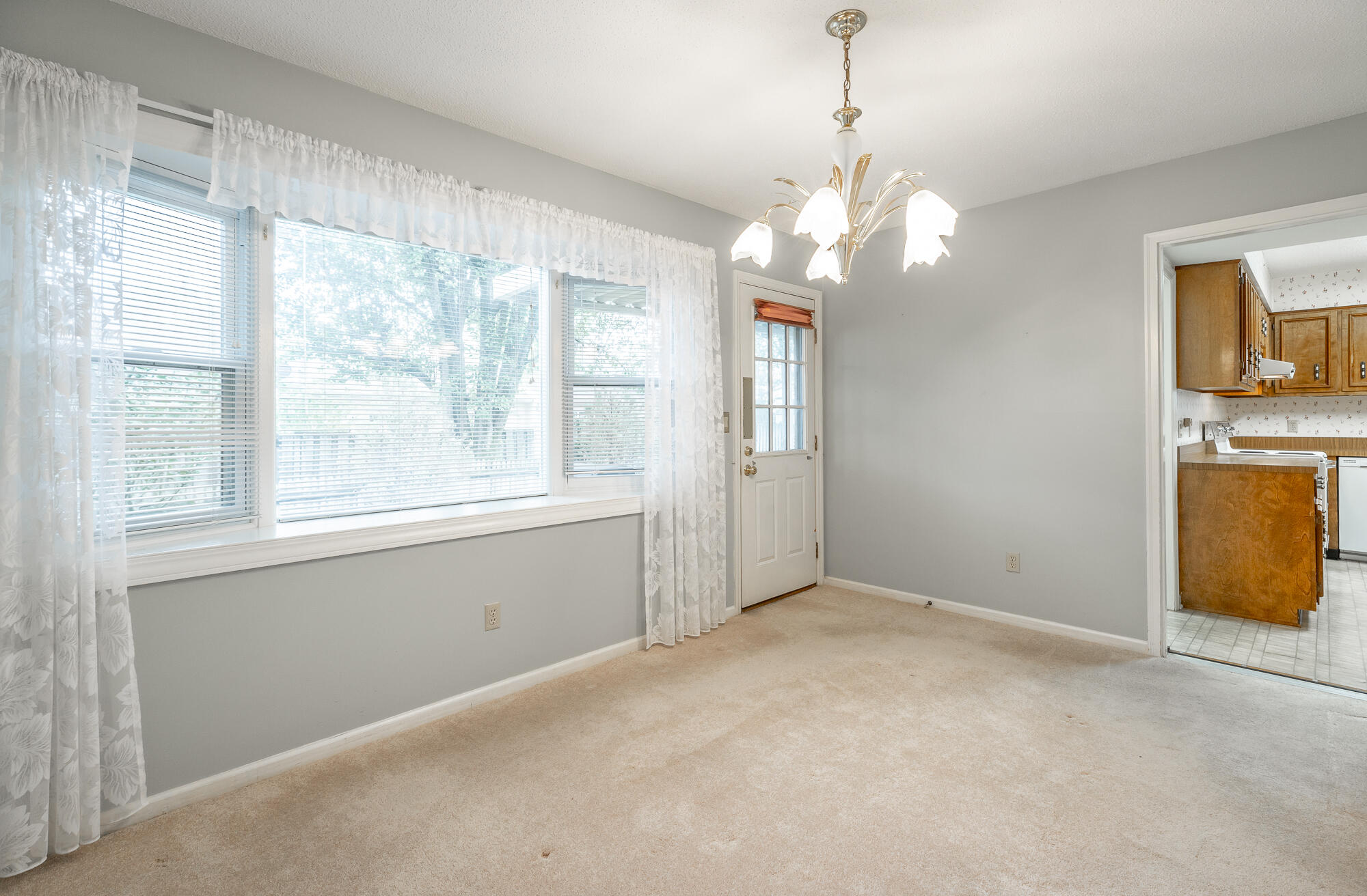 1300 Leaside Lane