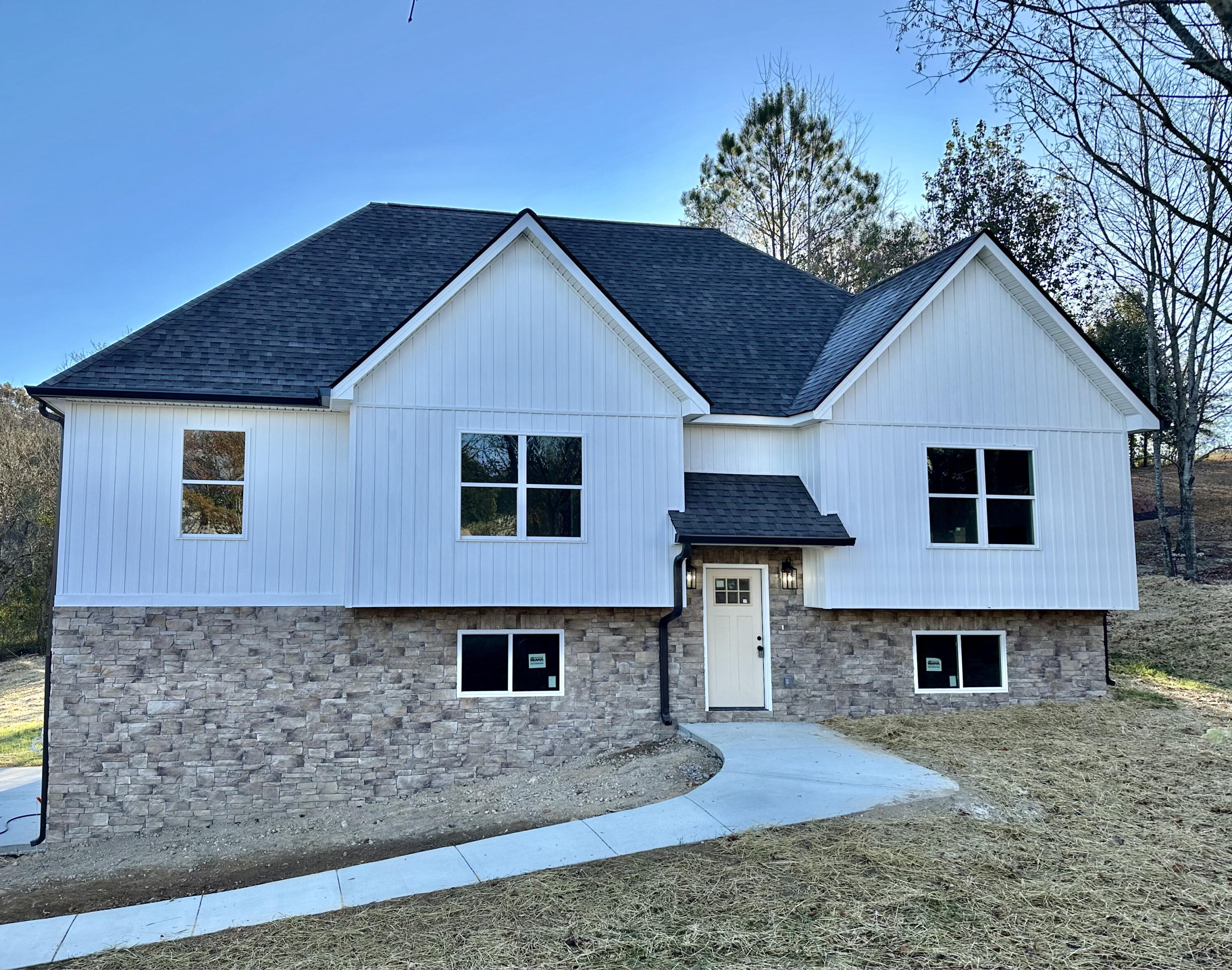 103 Falcons View Drive, 3