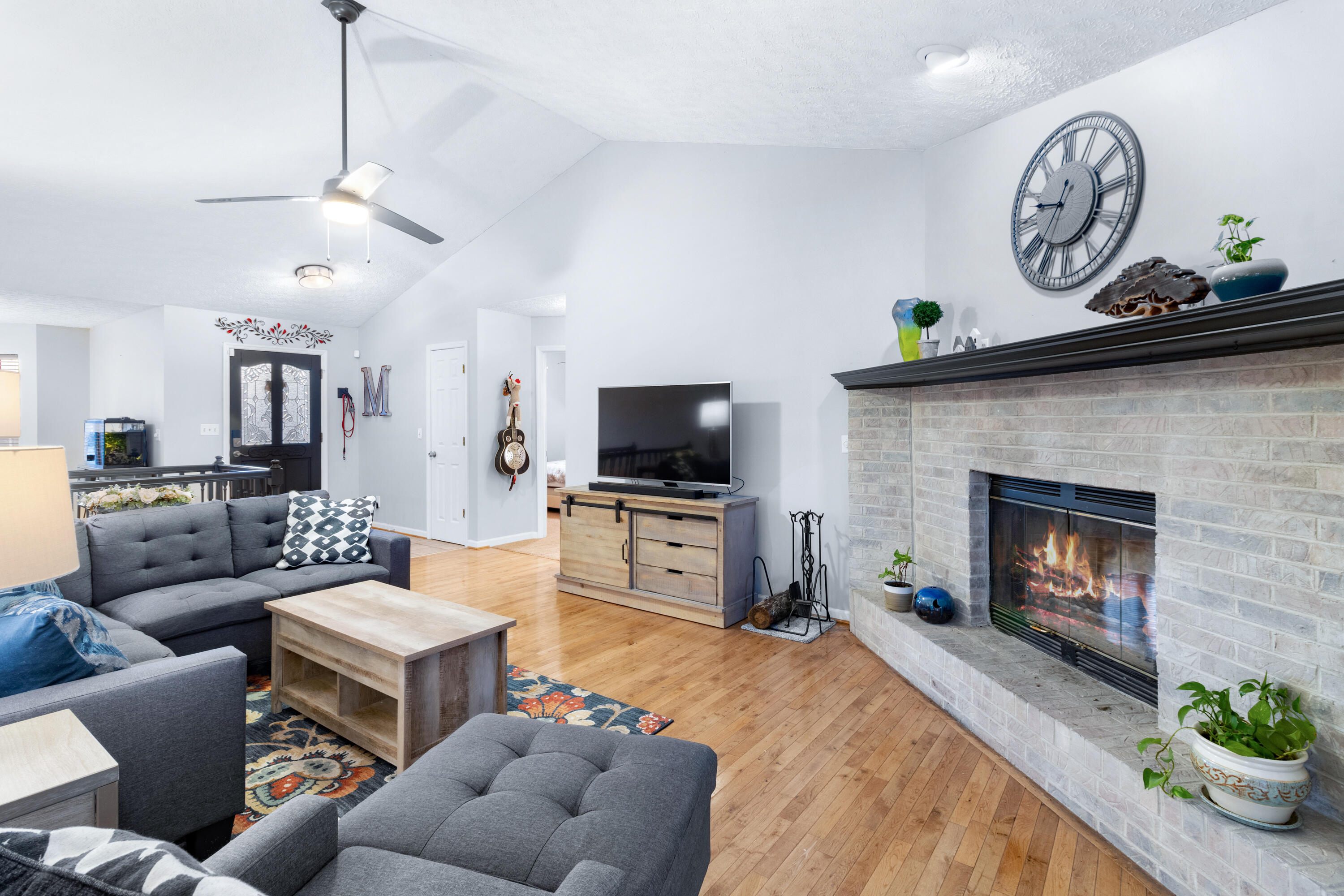 40 E Carolyn Circle