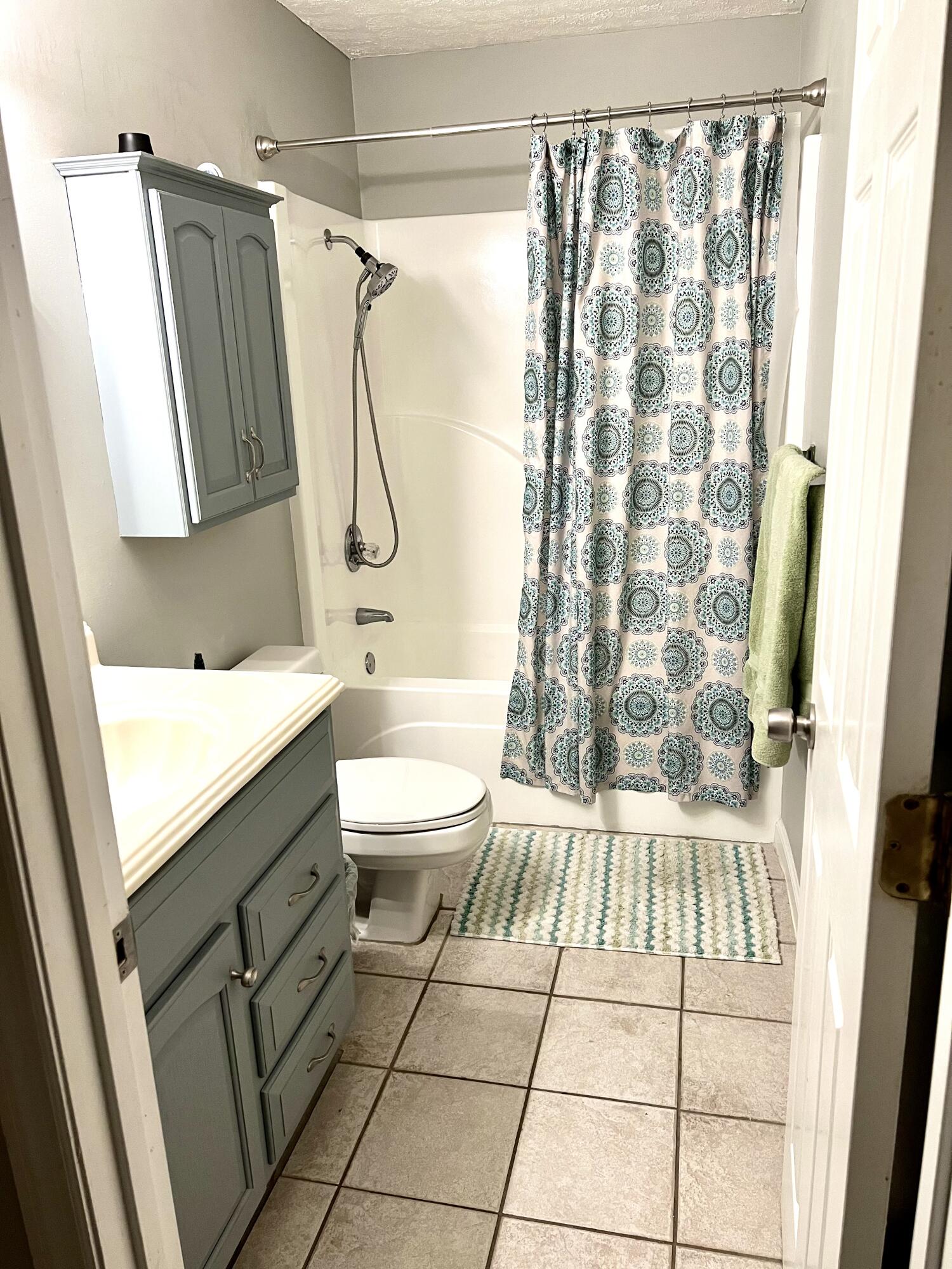 40 E Carolyn Circle