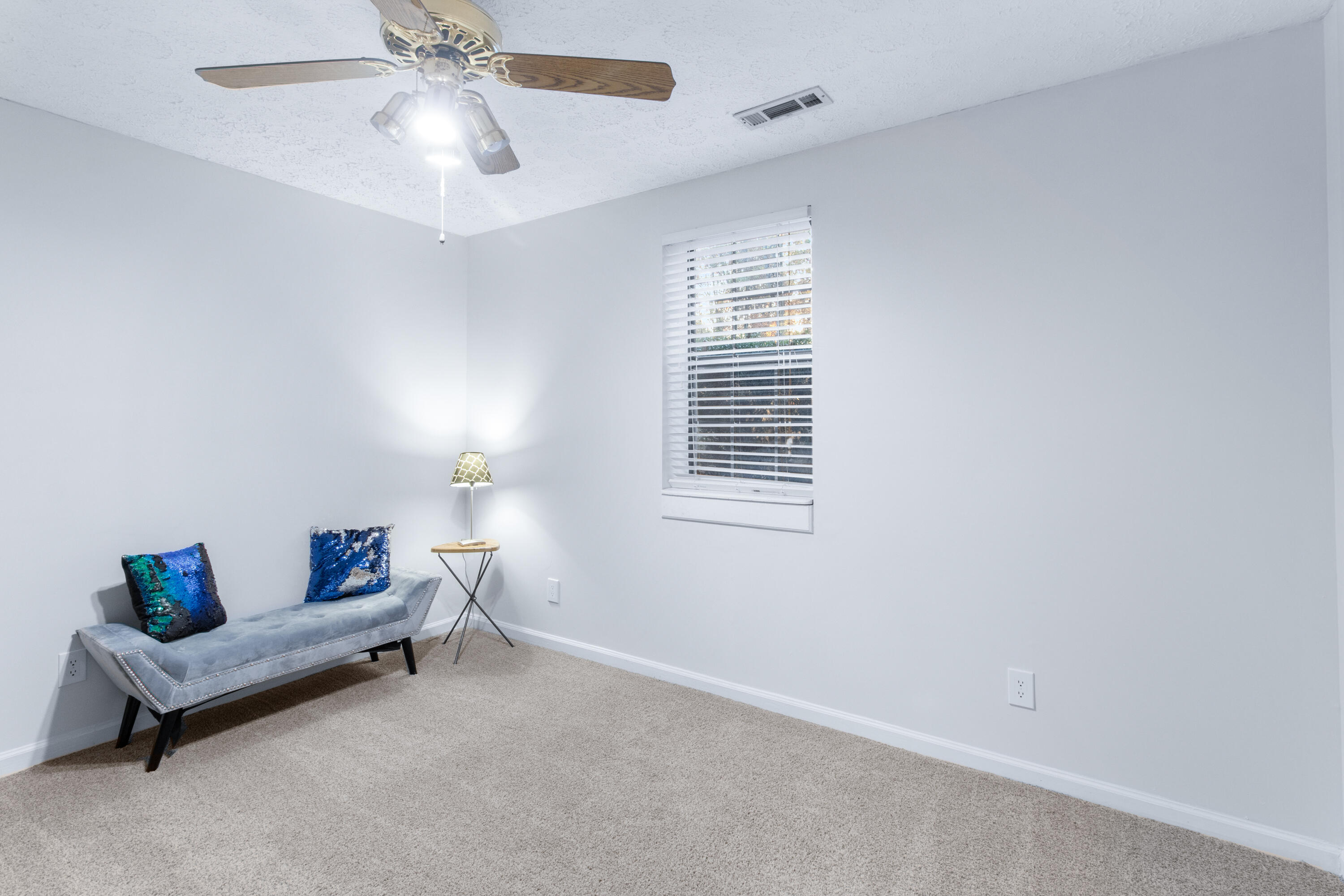 40 E Carolyn Circle