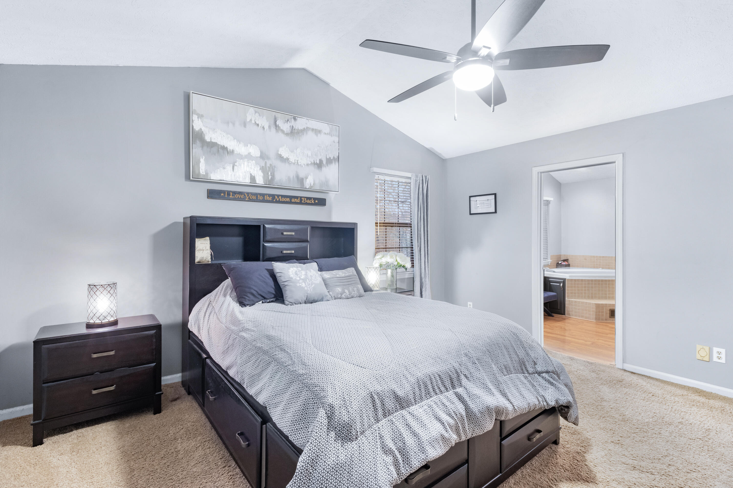 40 E Carolyn Circle