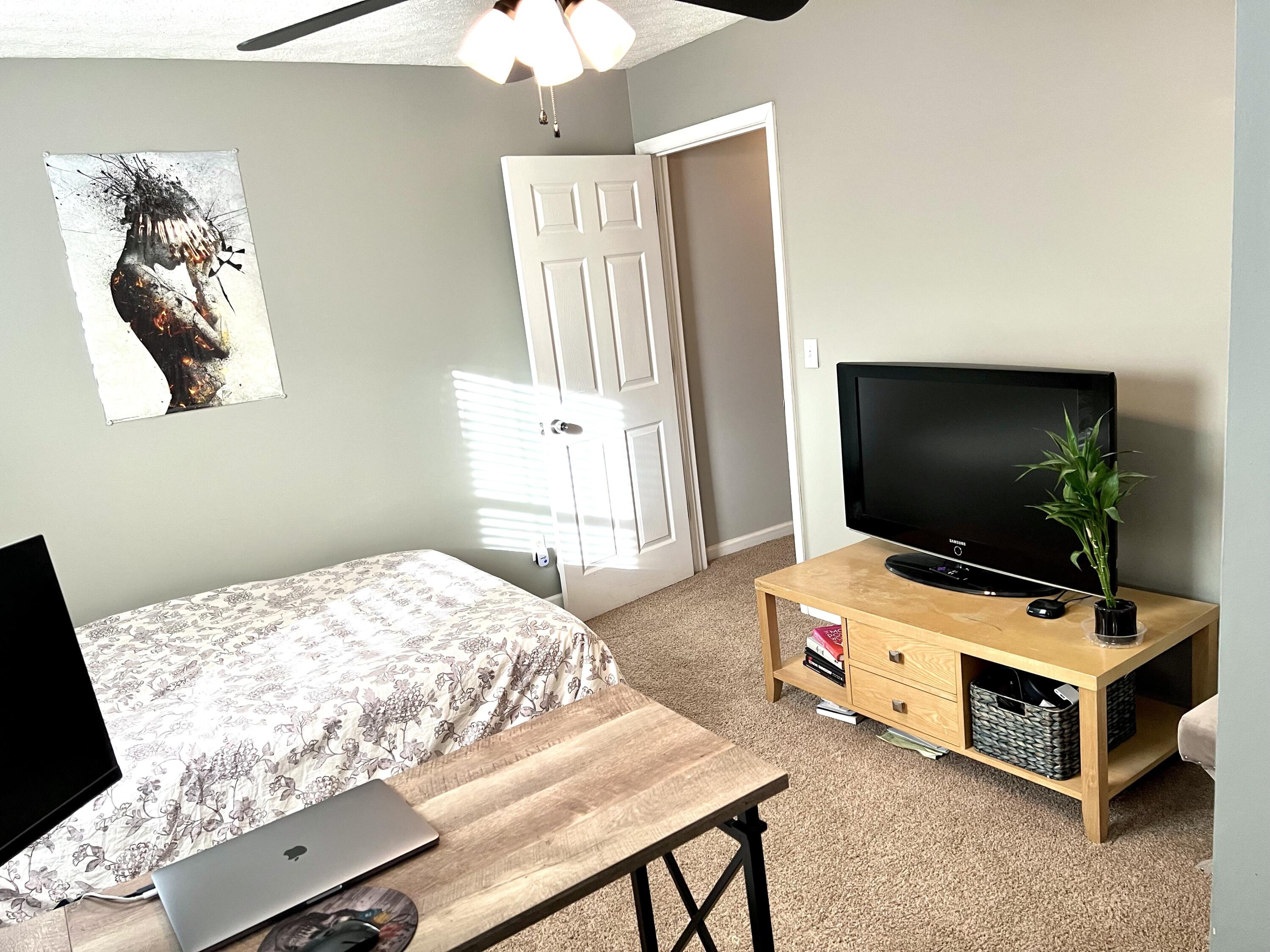 40 E Carolyn Circle