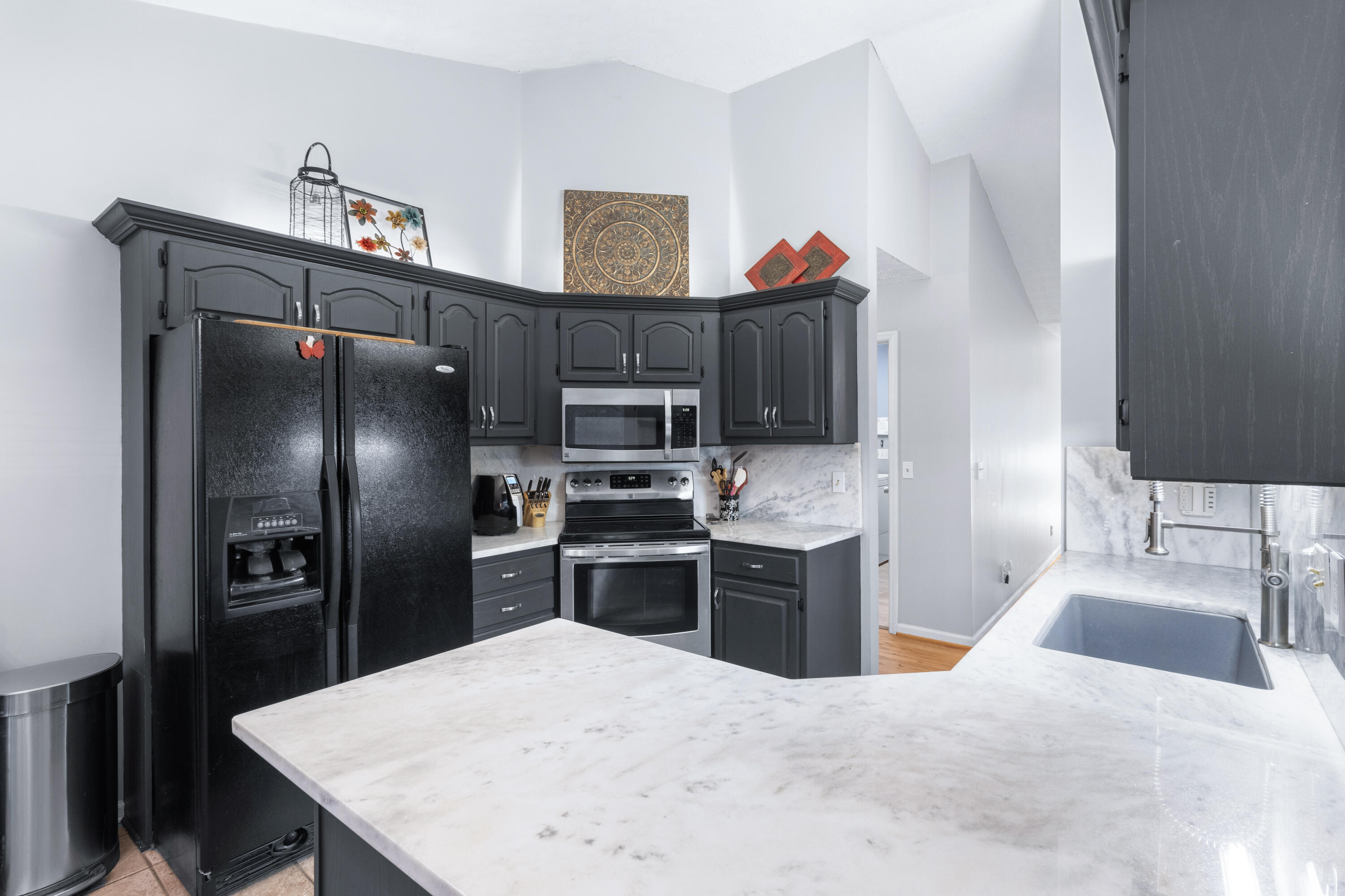 40 E Carolyn Circle