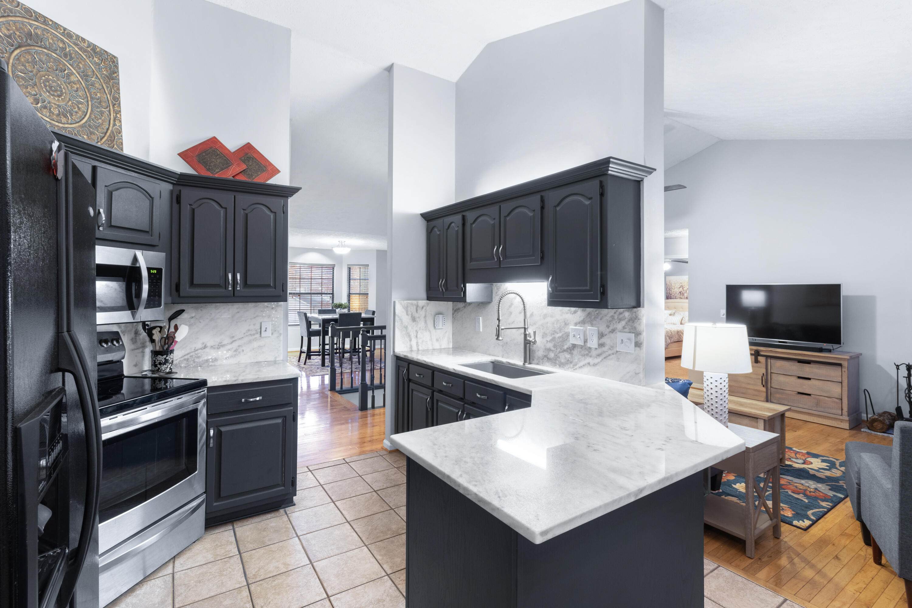 40 E Carolyn Circle