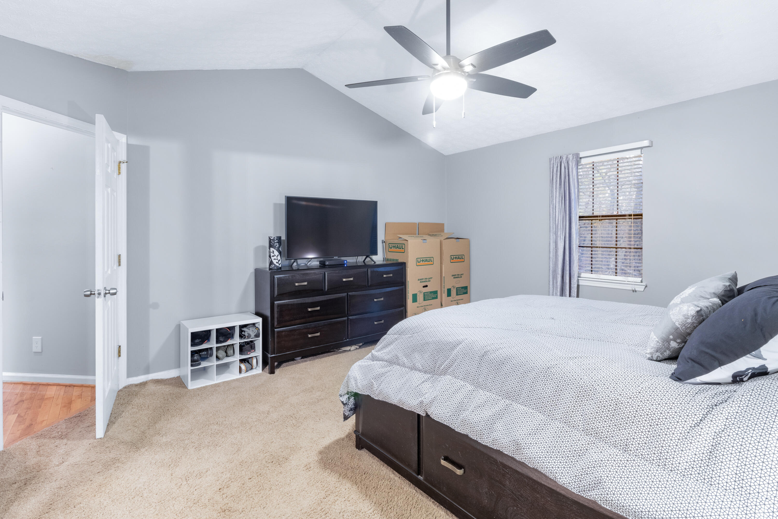 40 E Carolyn Circle