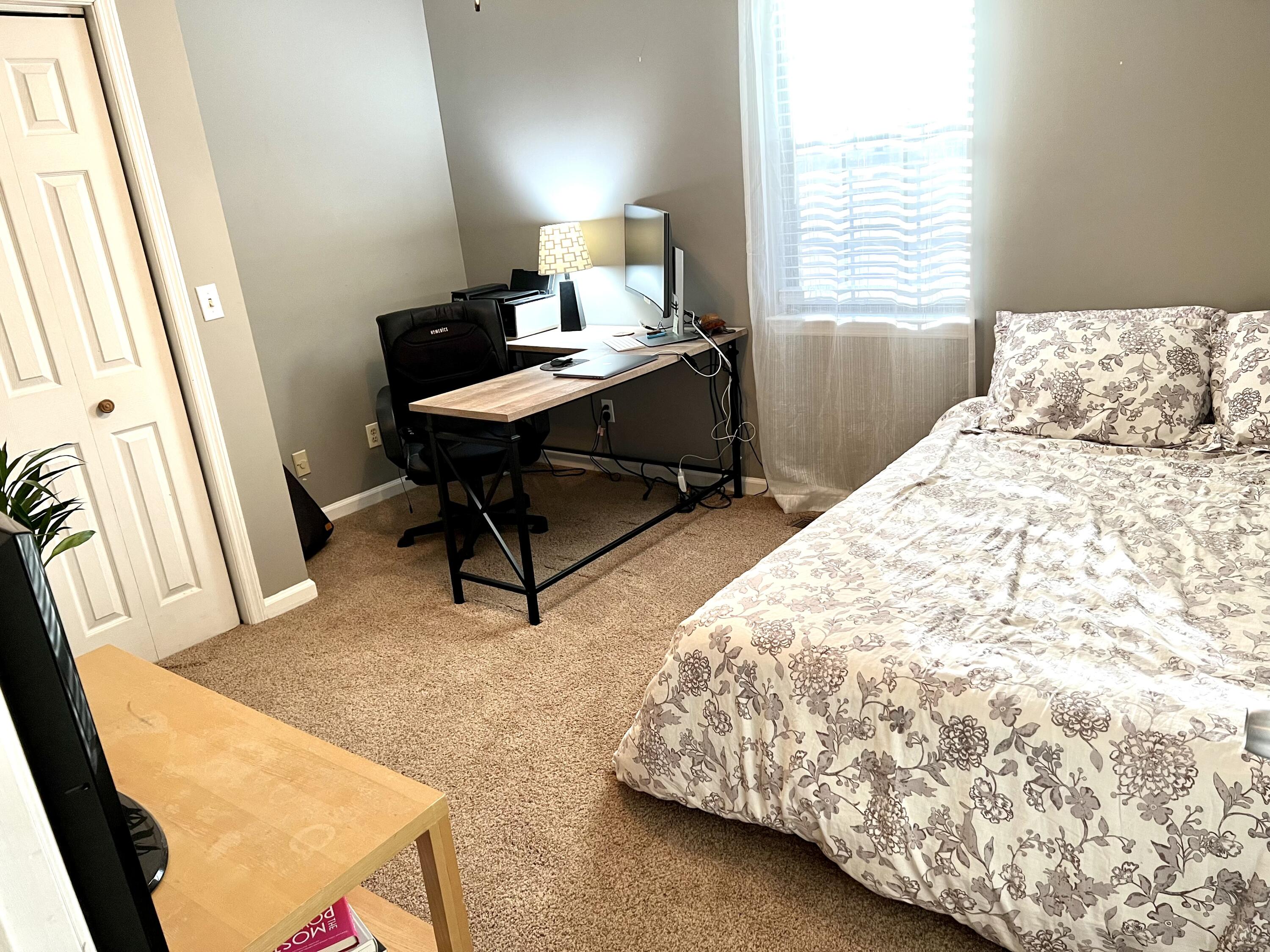 40 E Carolyn Circle