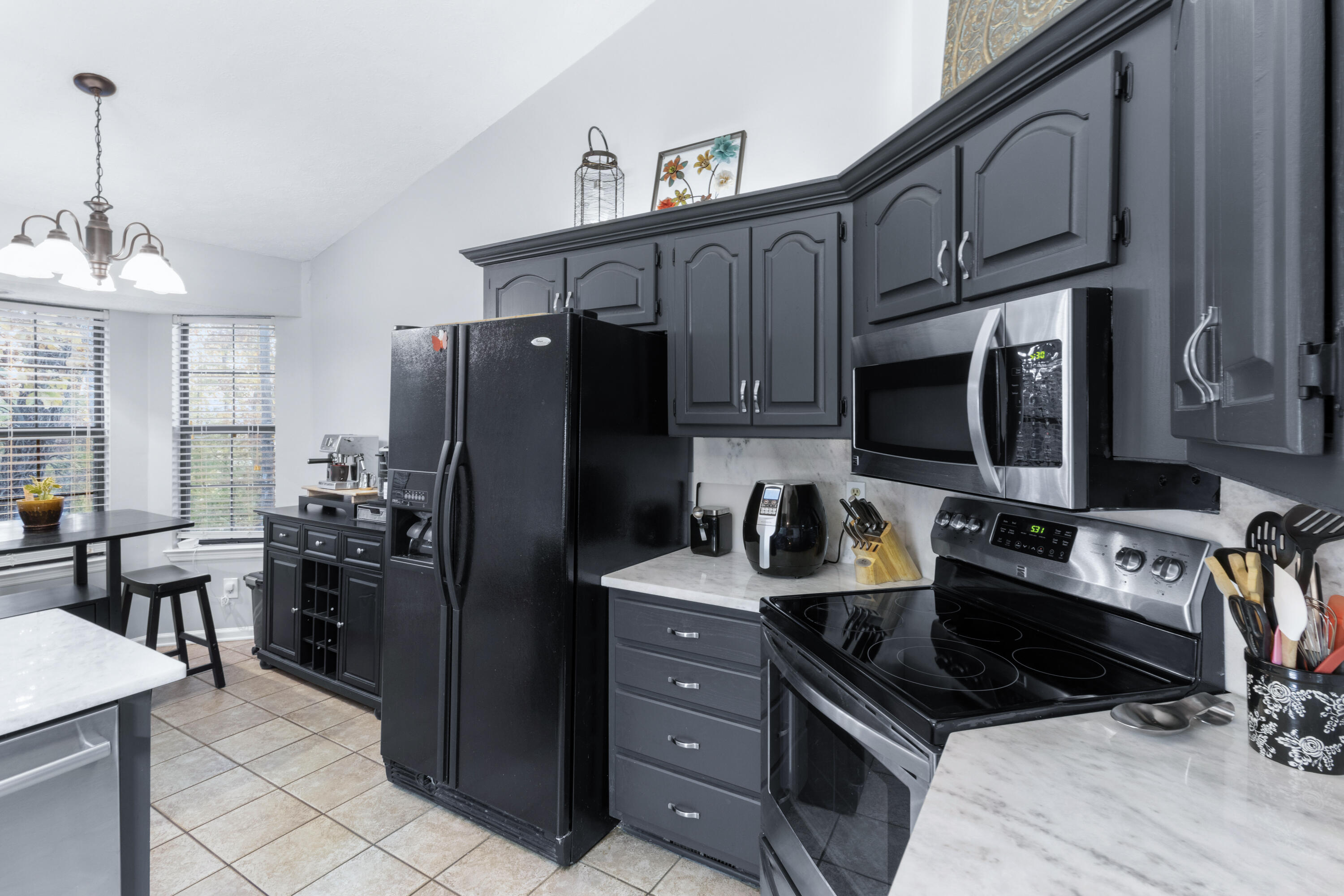 40 E Carolyn Circle