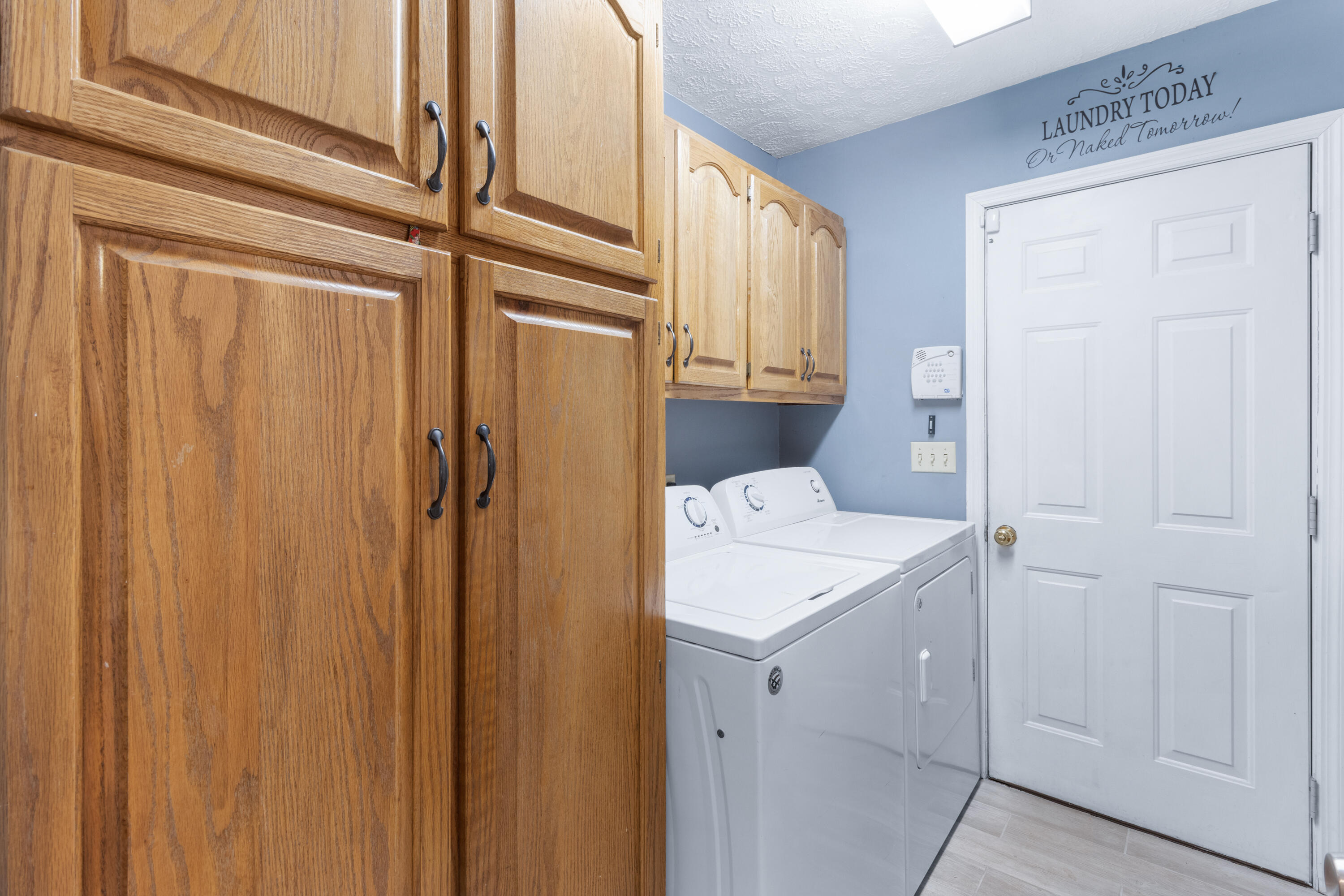 40 E Carolyn Circle