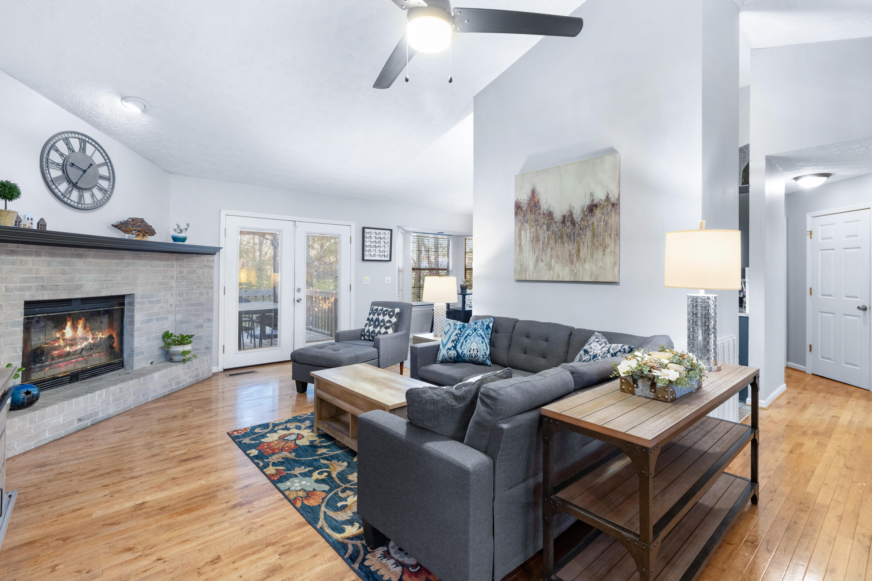 40 E Carolyn Circle