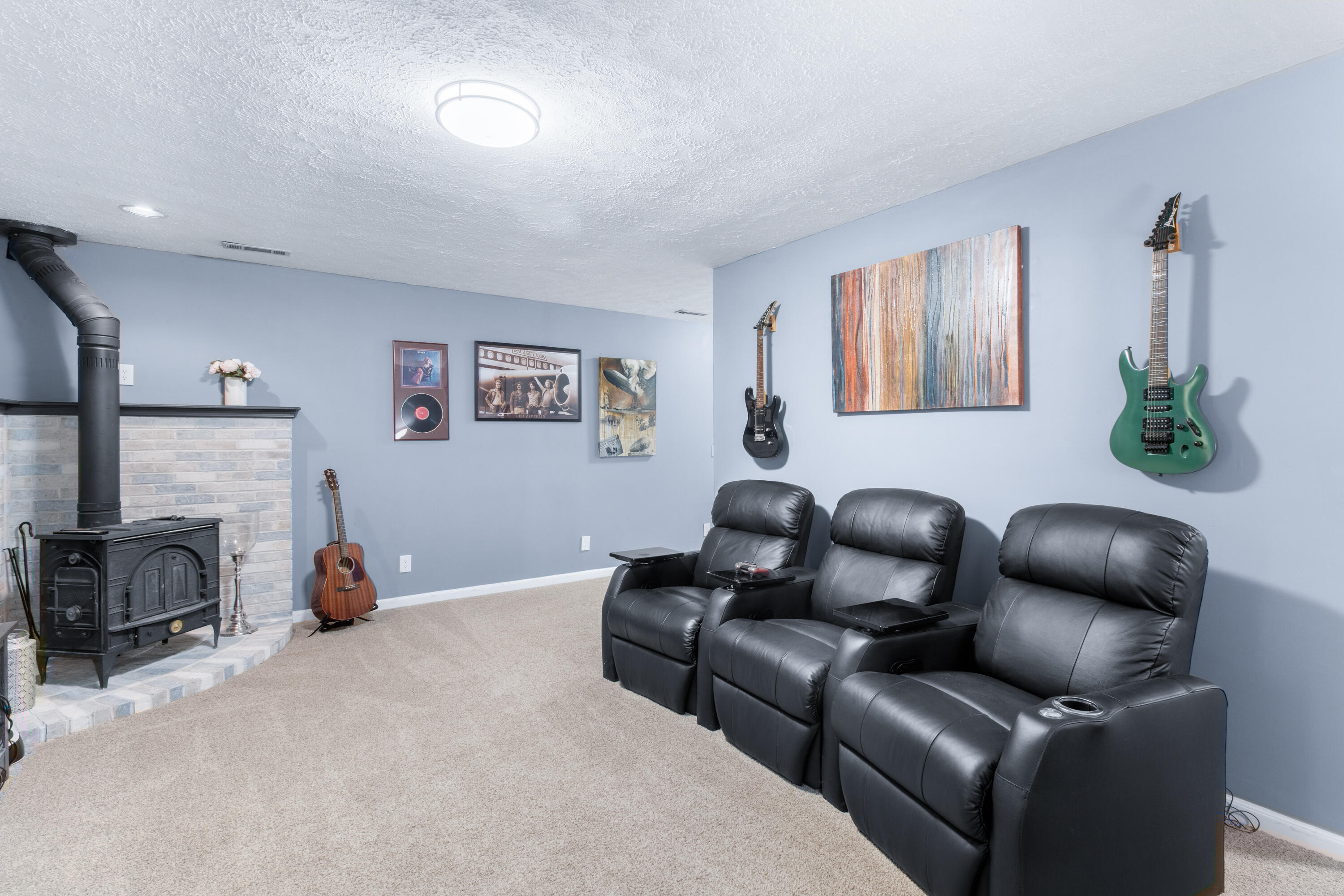40 E Carolyn Circle