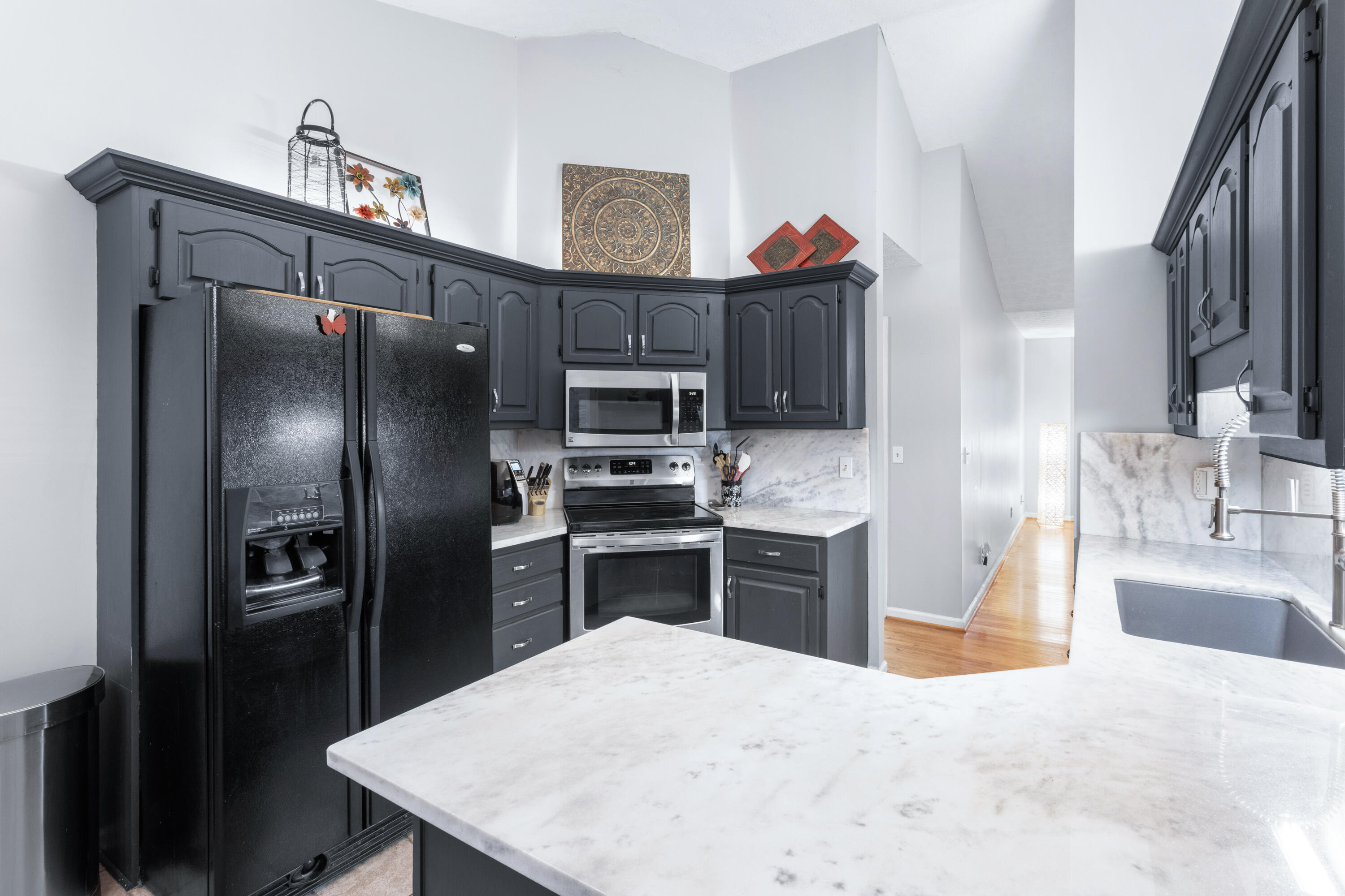 40 E Carolyn Circle