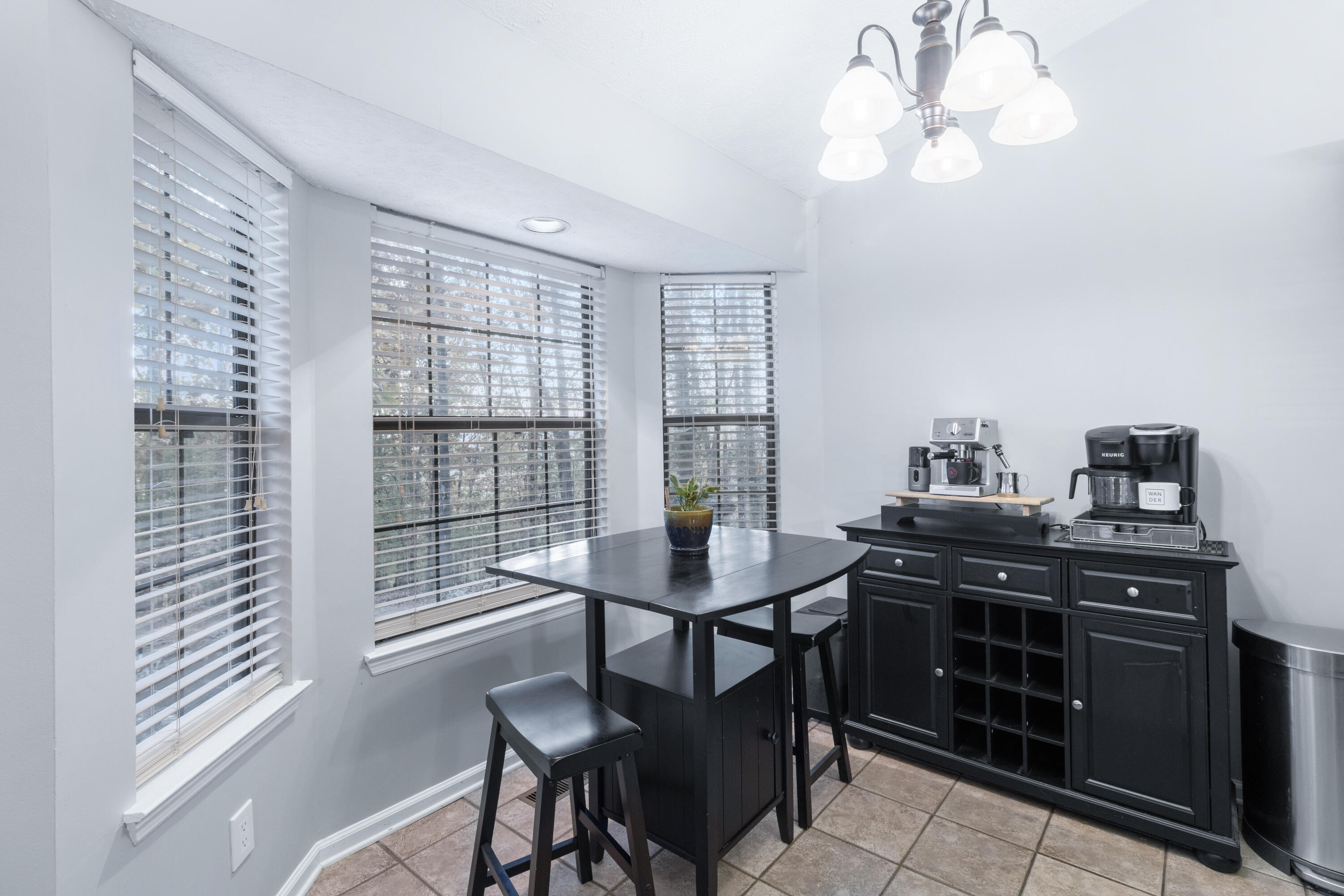 40 E Carolyn Circle