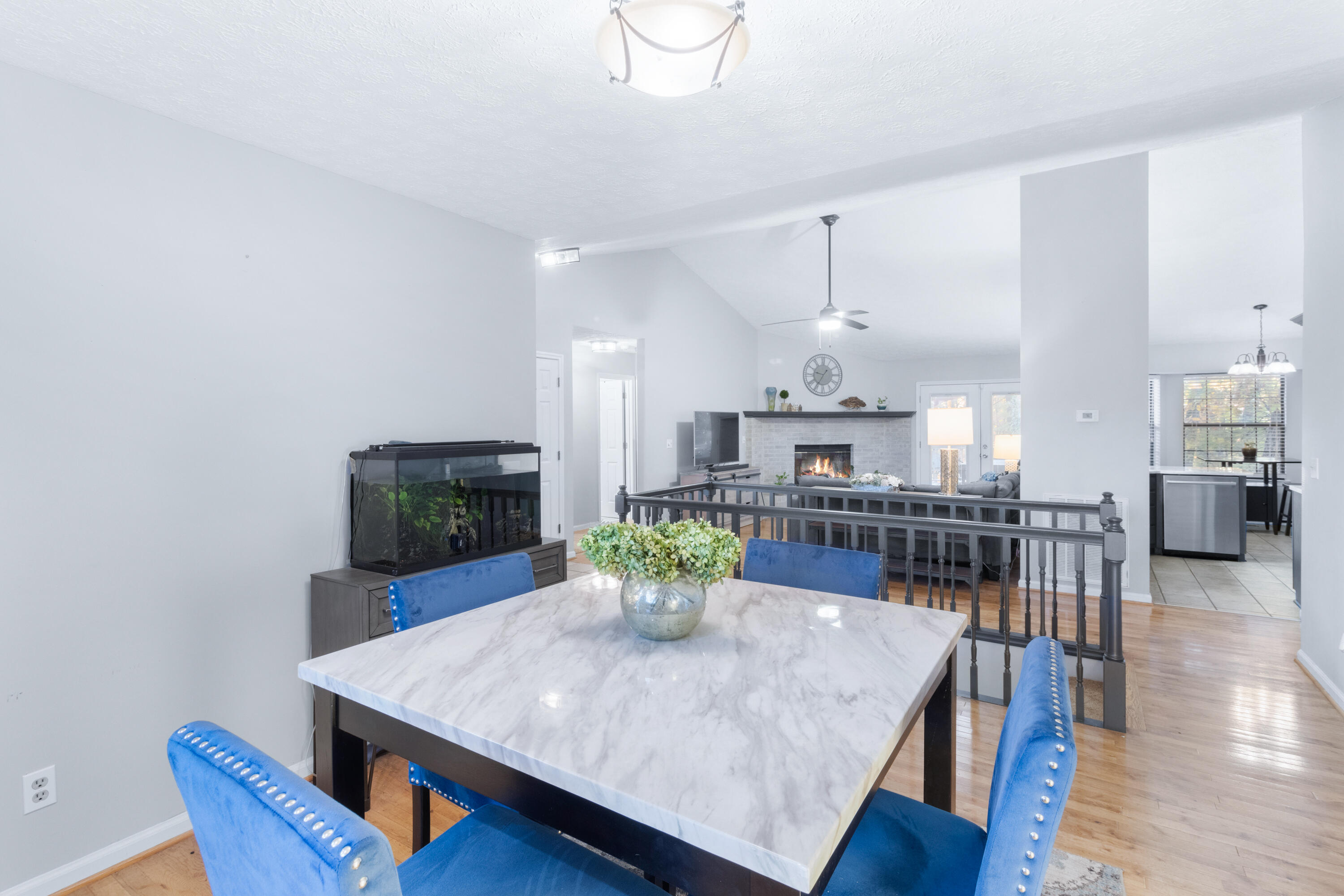 40 E Carolyn Circle