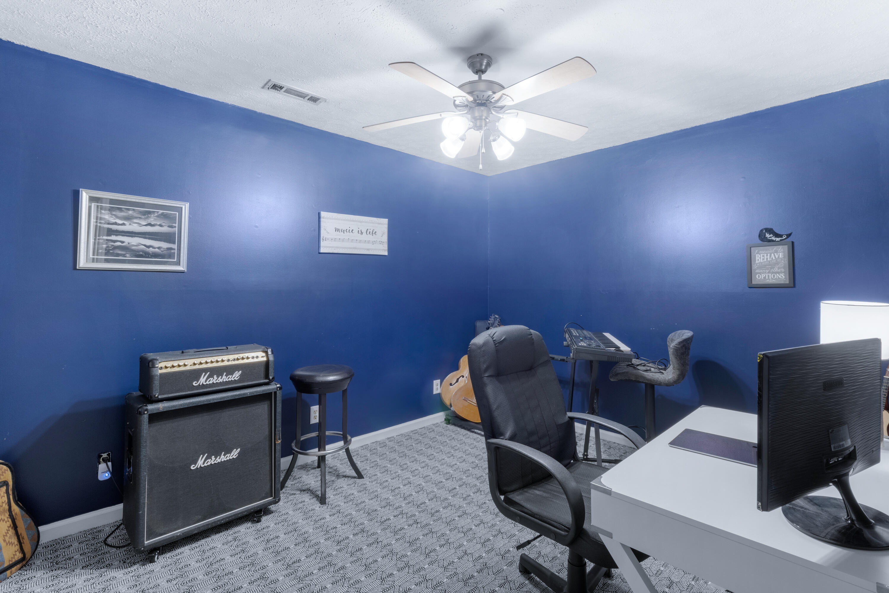 40 E Carolyn Circle