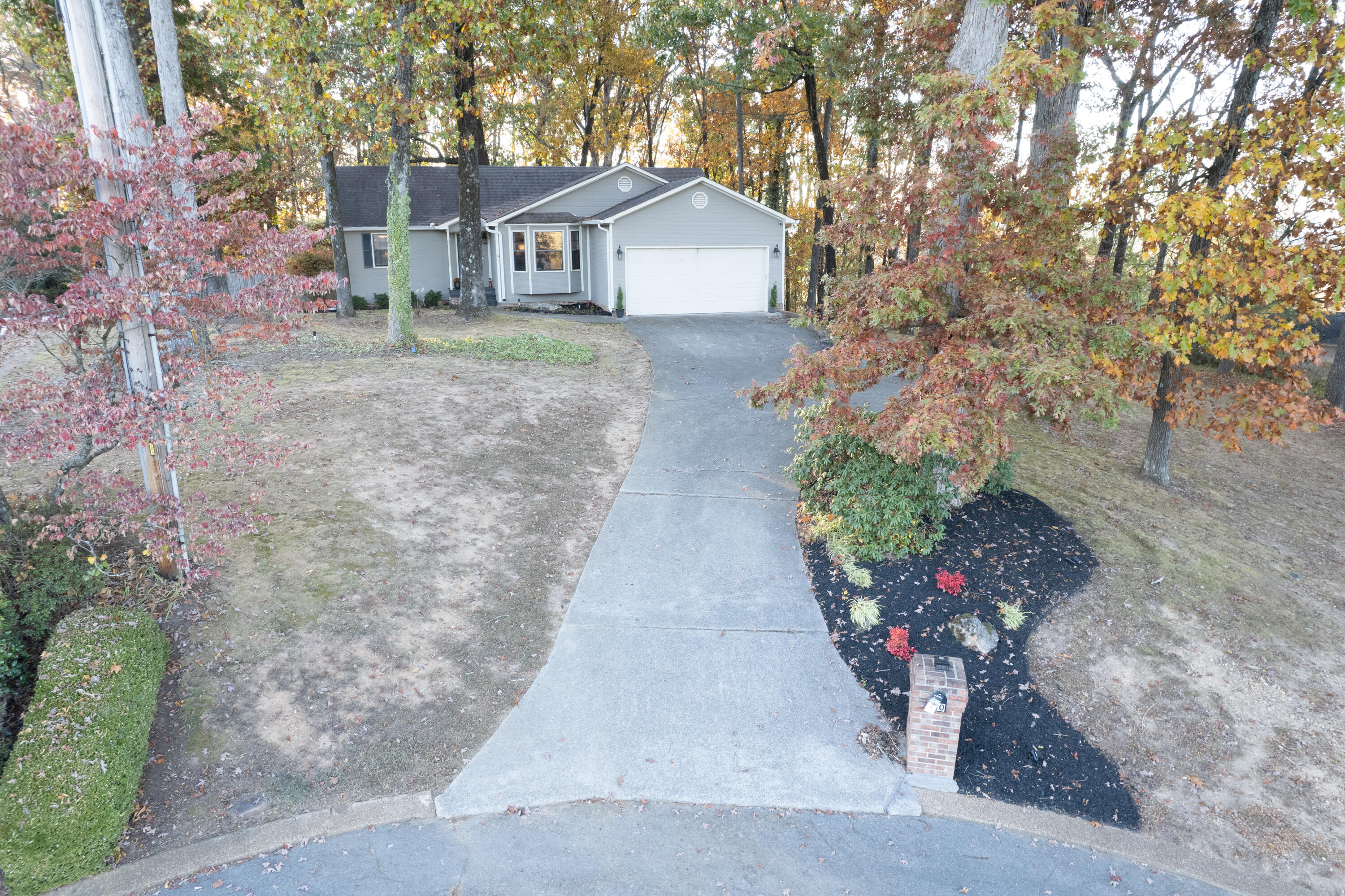 40 E Carolyn Circle