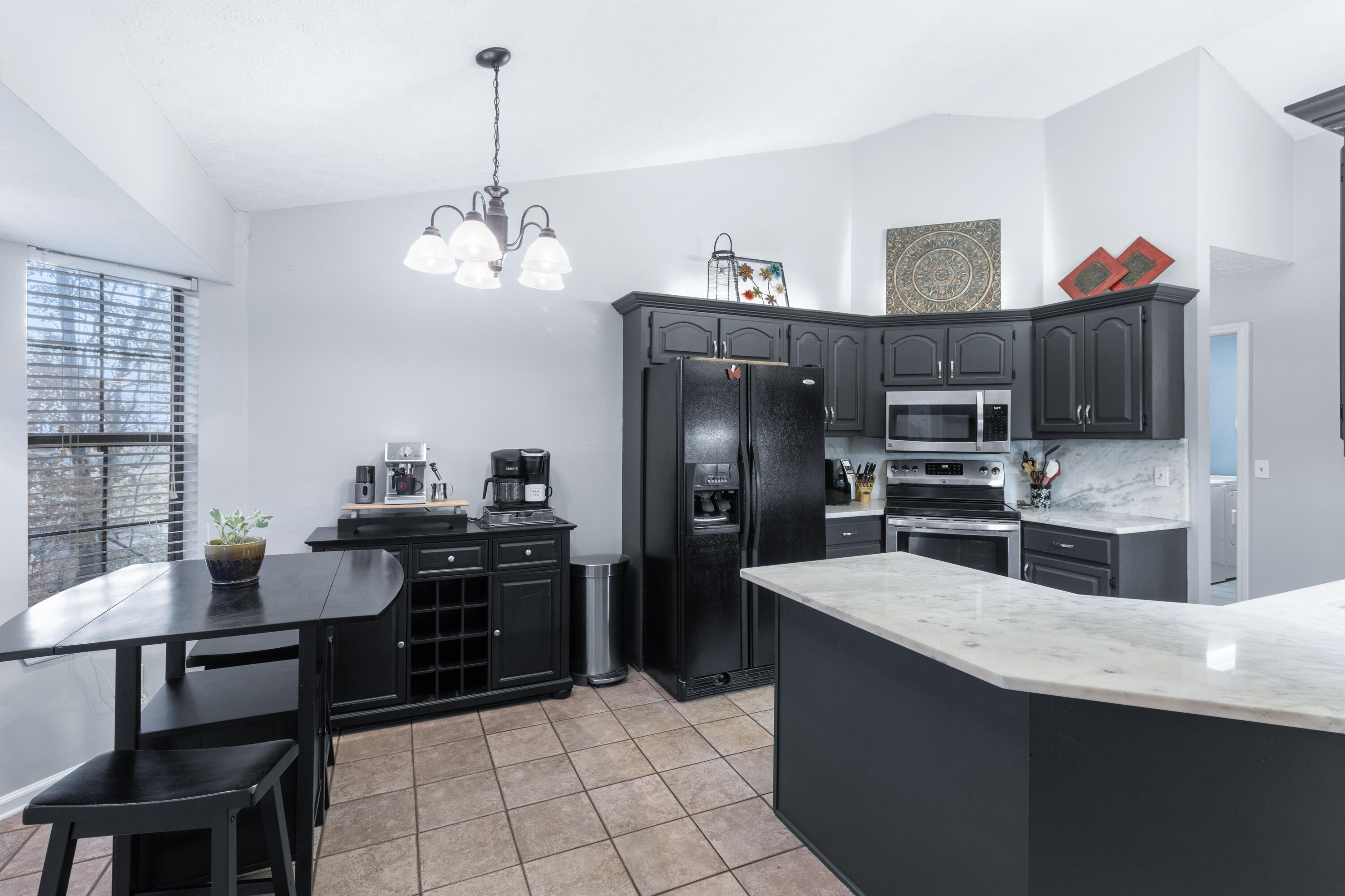 40 E Carolyn Circle
