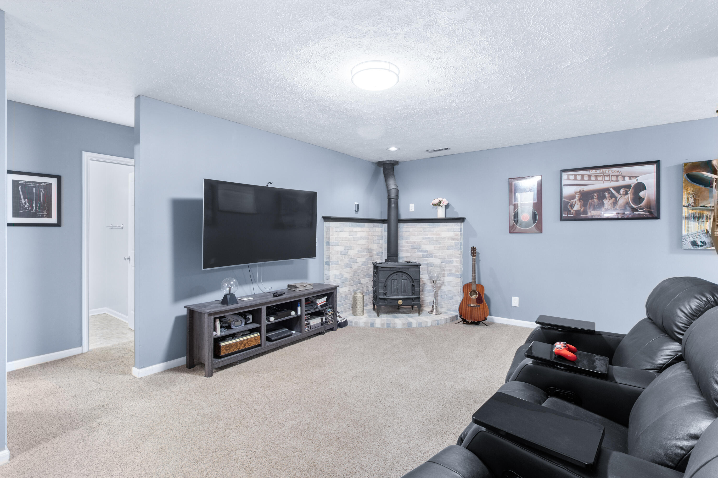 40 E Carolyn Circle