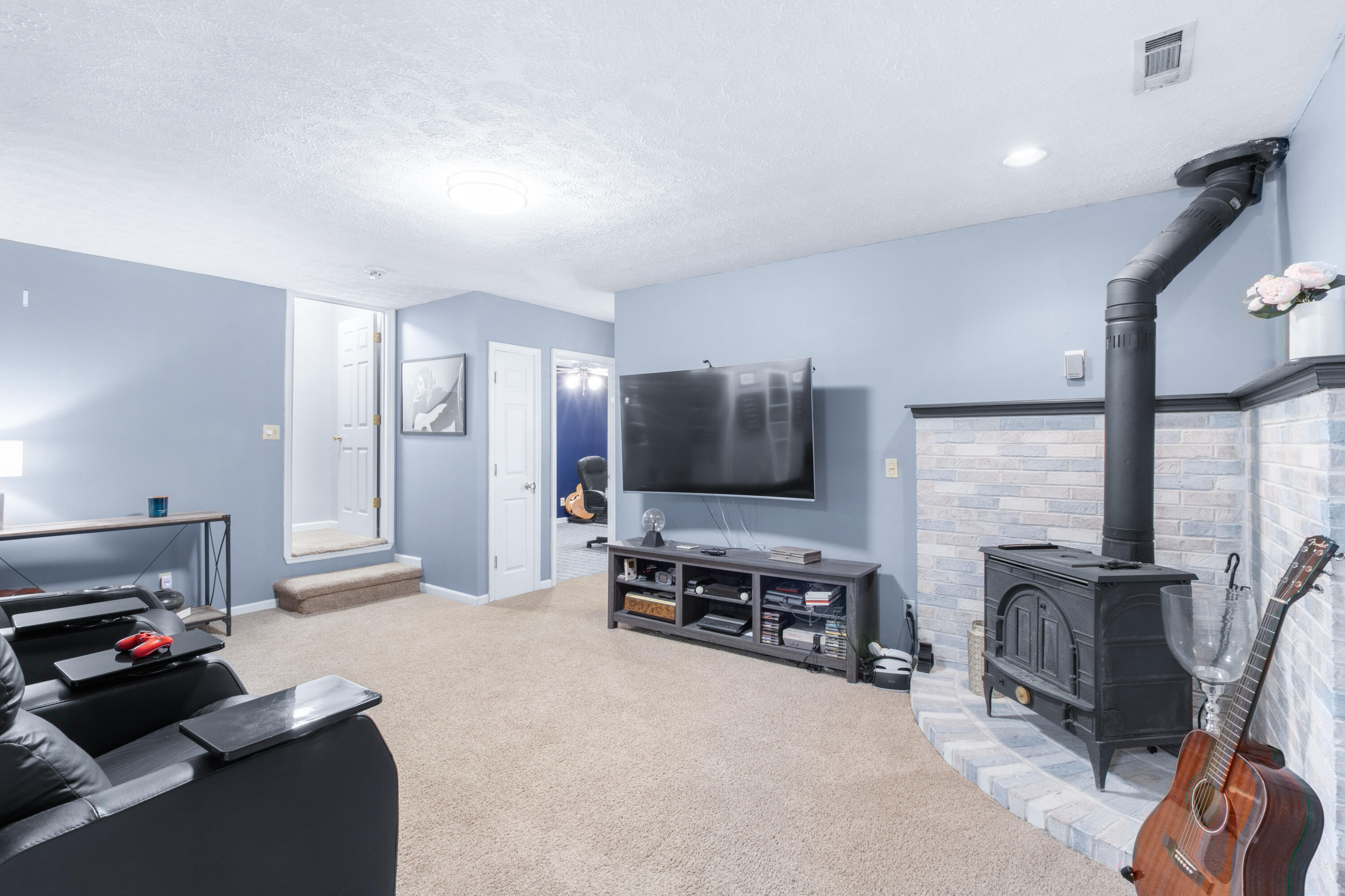 40 E Carolyn Circle