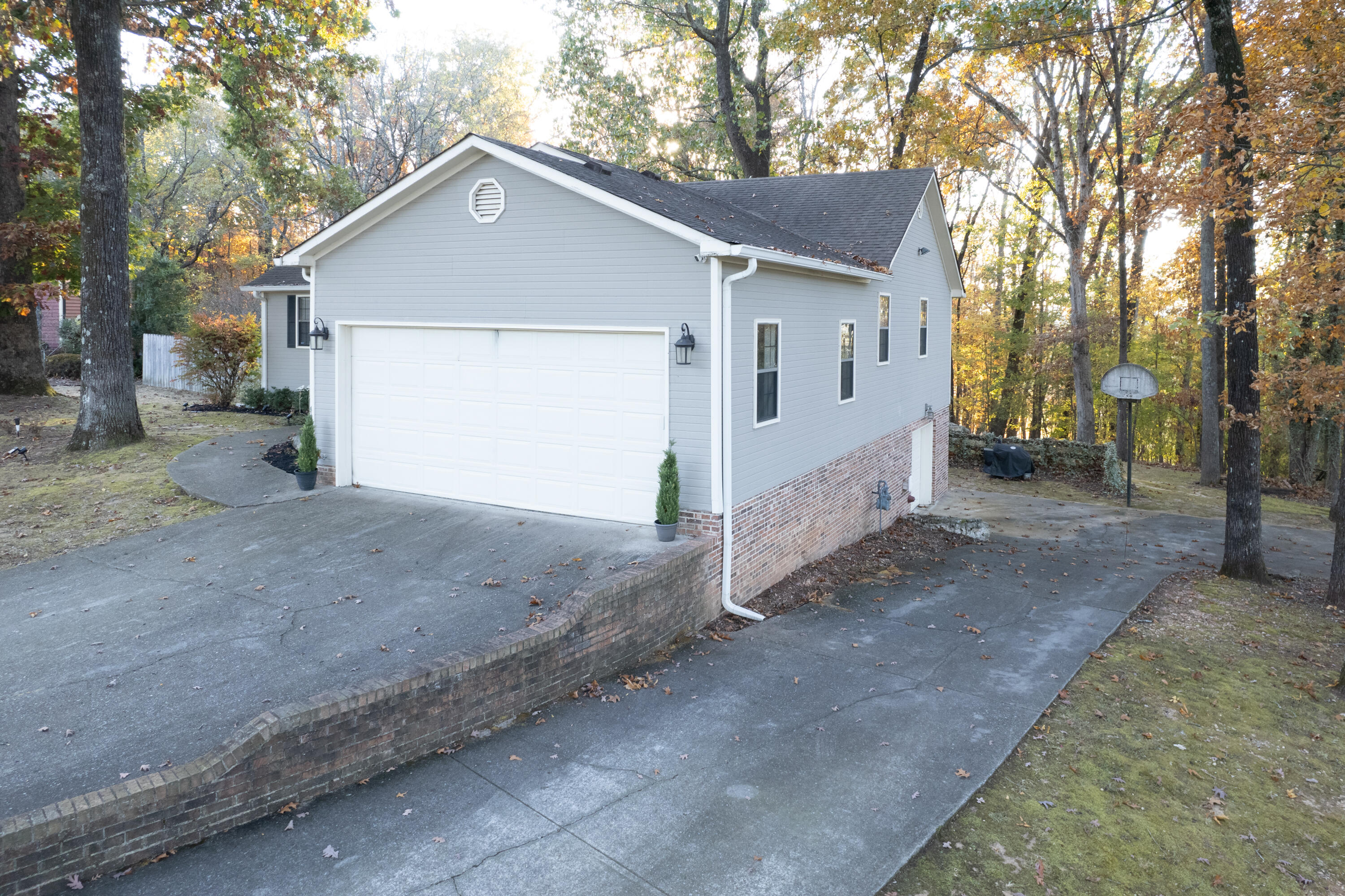 40 E Carolyn Circle