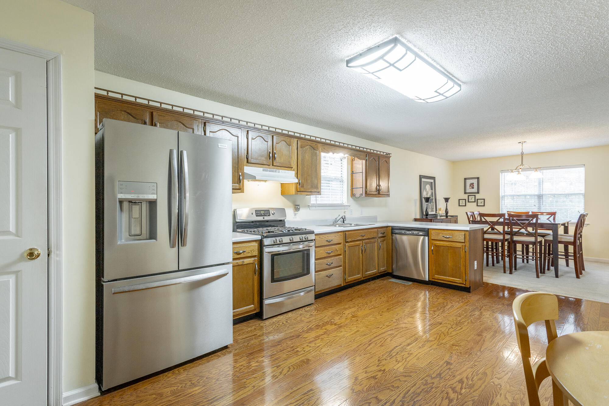 2422 W Wind Drive