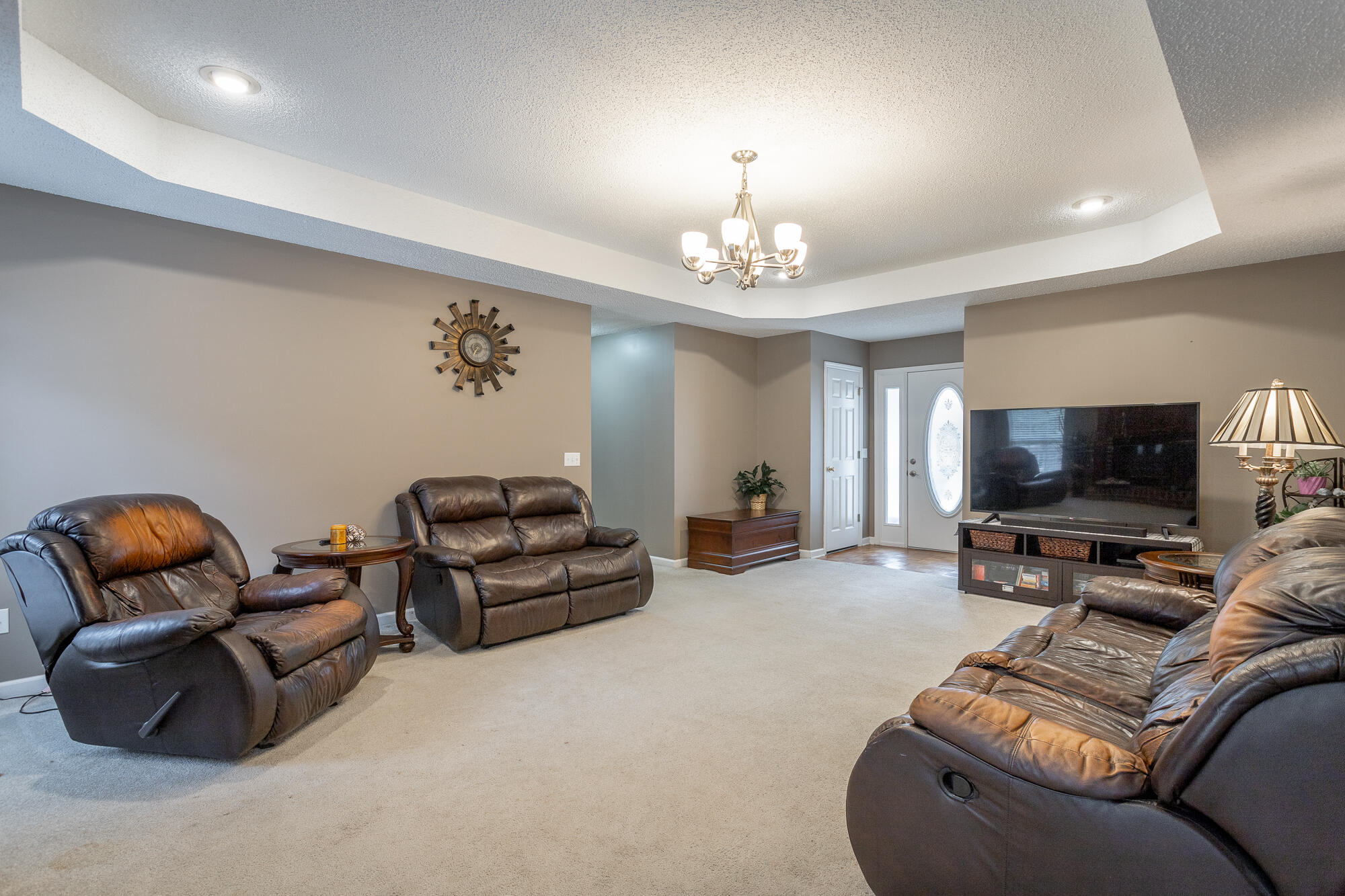 2422 W Wind Drive