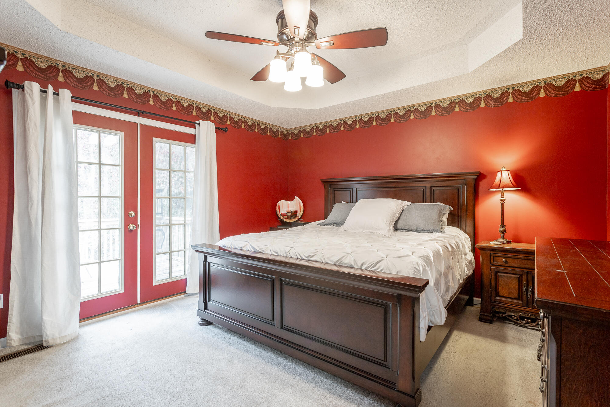 2422 W Wind Drive