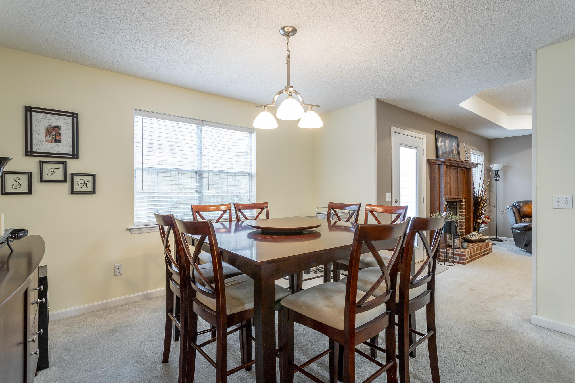2422 W Wind Drive