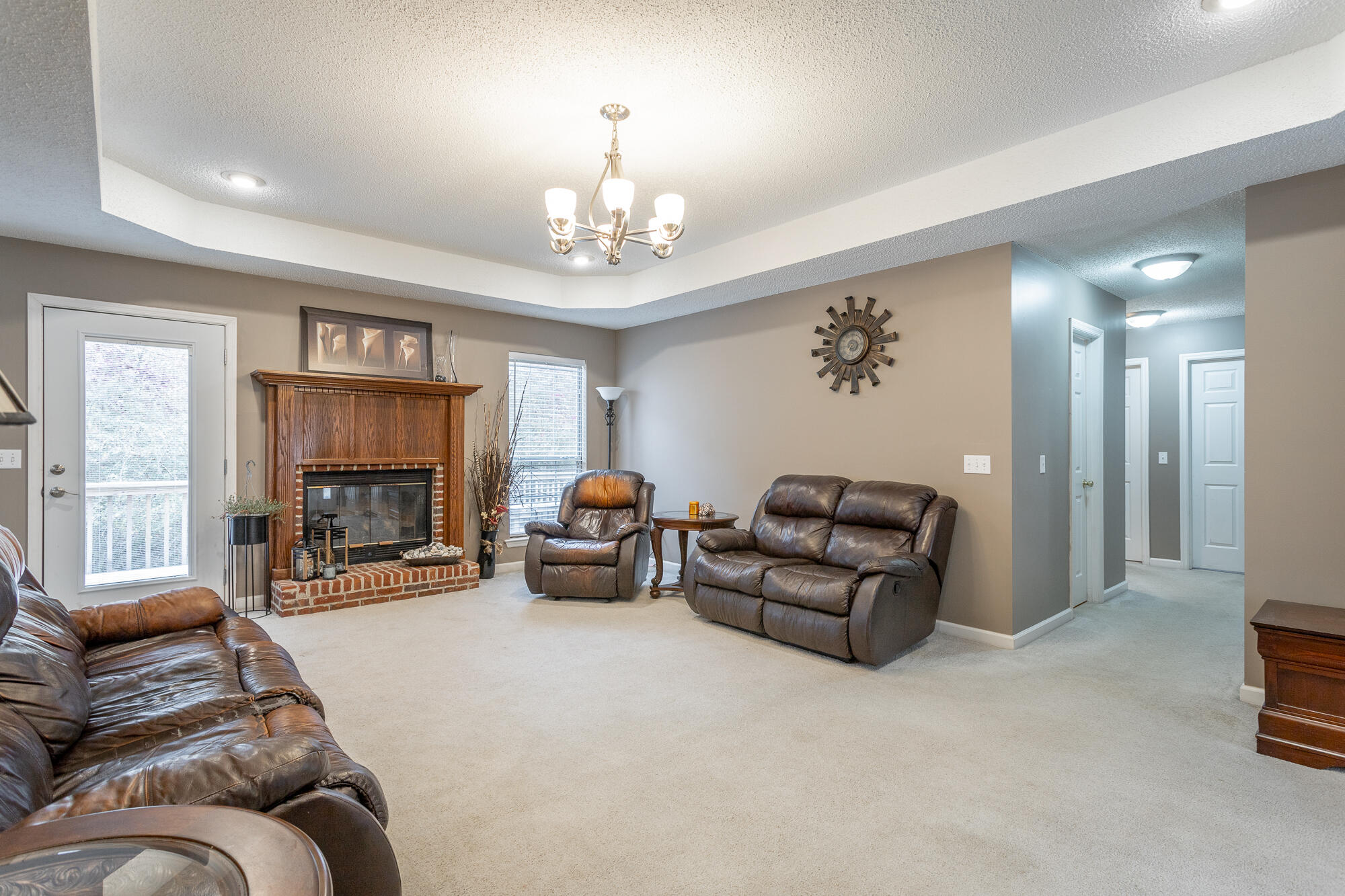 2422 W Wind Drive