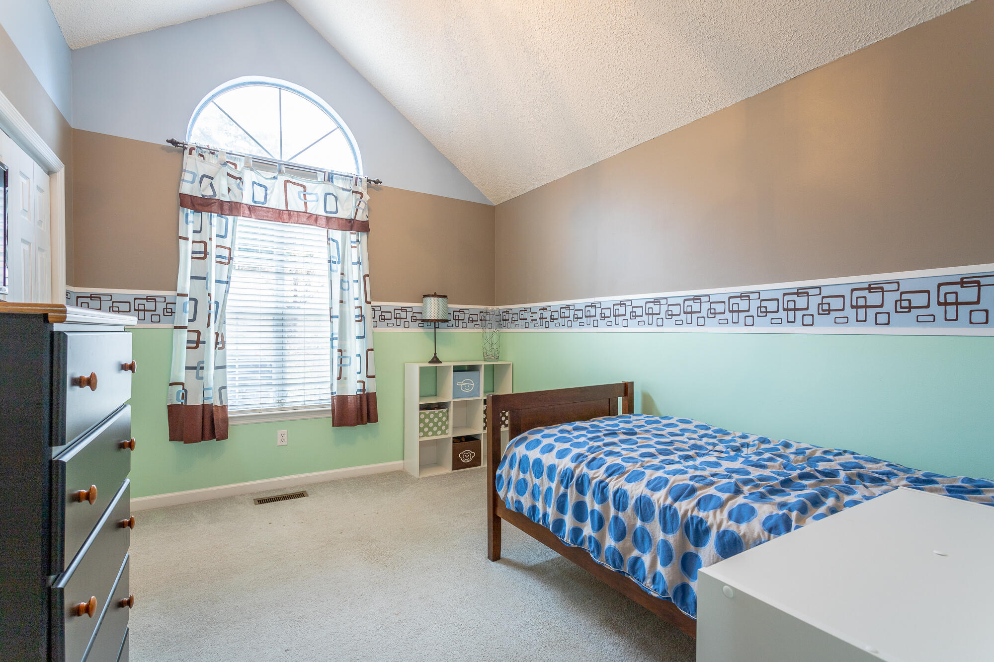 2422 W Wind Drive